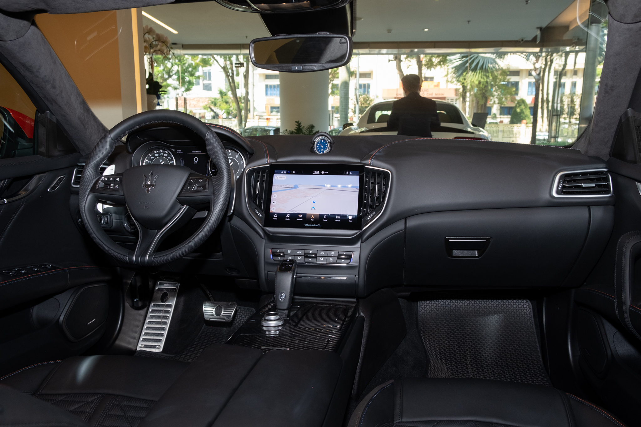 Maserati Ghibli F Tributo độc nhất Việt Nam giá hơn 9 tỷ đồng: Màu sơn độc quyền, máy V6 mạnh 430 mã lực - Ảnh 8. Maserati Ghibli F Tributo độc nhất Việt Nam giá hơn 9 tỷ đồng: Màu sơn độc quyền, máy V6 mạnh 430 mã lực - Ảnh 8.