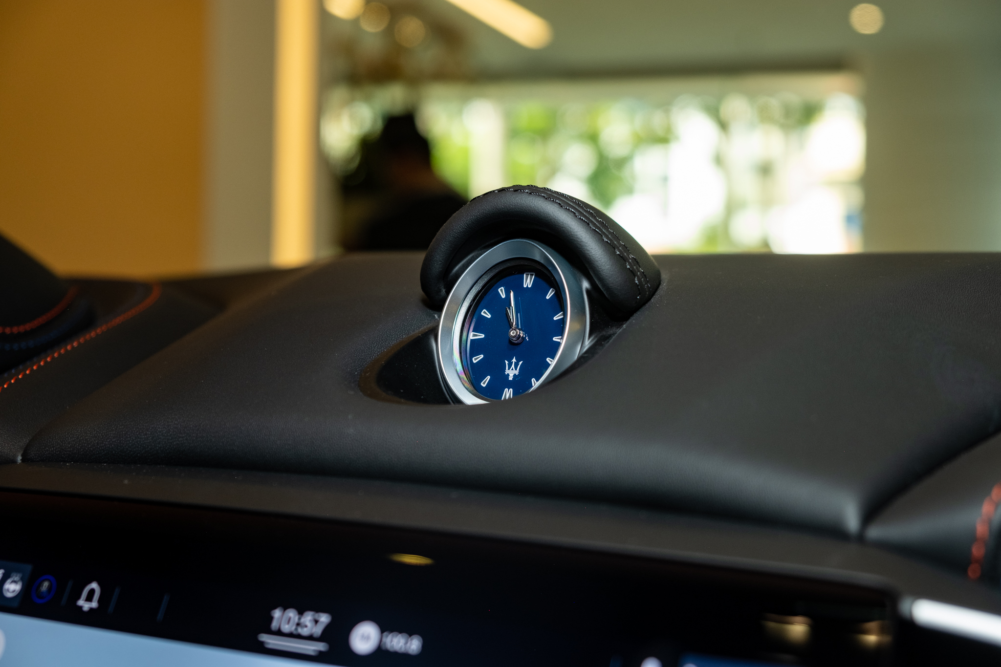 Maserati Ghibli F Tributo độc nhất Việt Nam giá hơn 9 tỷ đồng: Màu sơn độc quyền, máy V6 mạnh 430 mã lực - Ảnh 12. Maserati Ghibli F Tributo độc nhất Việt Nam giá hơn 9 tỷ đồng: Màu sơn độc quyền, máy V6 mạnh 430 mã lực - Ảnh 12.