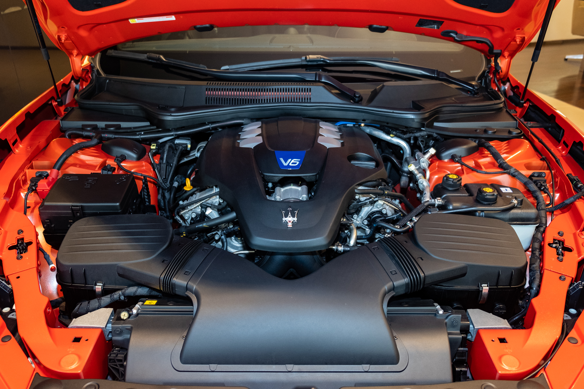 Maserati Ghibli F Tributo độc nhất Việt Nam giá hơn 9 tỷ đồng: Màu sơn độc quyền, máy V6 mạnh 430 mã lực - Ảnh 14. Maserati Ghibli F Tributo độc nhất Việt Nam giá hơn 9 tỷ đồng: Màu sơn độc quyền, máy V6 mạnh 430 mã lực - Ảnh 14.