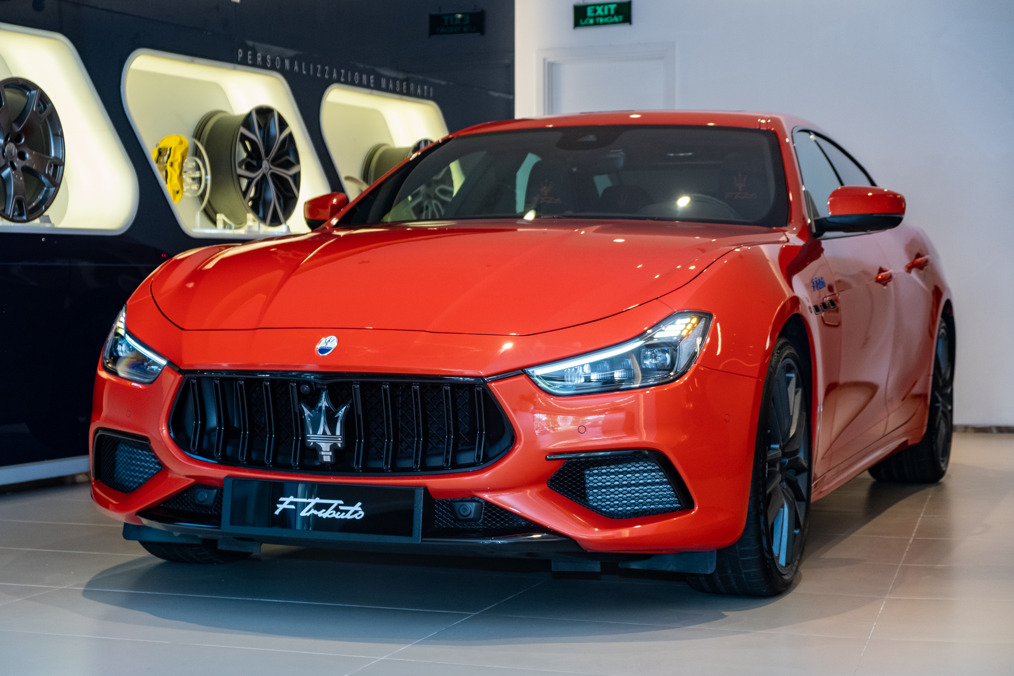 Maserati Ghibli F Tributo độc nhất Việt Nam giá hơn 9 tỷ đồng: Màu sơn độc quyền, máy V6 mạnh 430 mã lực - Ảnh 1. Maserati Ghibli F Tributo độc nhất Việt Nam giá hơn 9 tỷ đồng: Màu sơn độc quyền, máy V6 mạnh 430 mã lực - Ảnh 1.