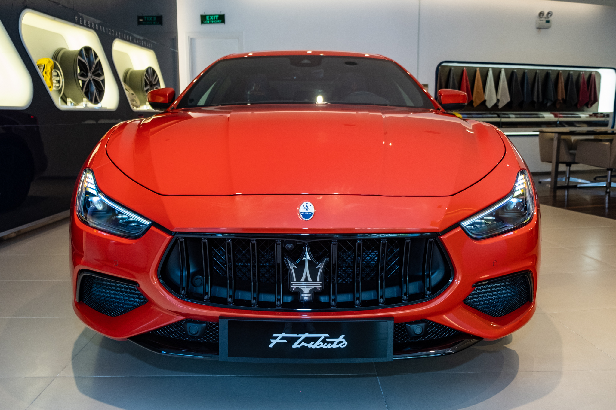 Maserati Ghibli F Tributo độc nhất Việt Nam giá hơn 9 tỷ đồng: Màu sơn độc quyền, máy V6 mạnh 430 mã lực - Ảnh 2. Maserati Ghibli F Tributo độc nhất Việt Nam giá hơn 9 tỷ đồng: Màu sơn độc quyền, máy V6 mạnh 430 mã lực - Ảnh 2.