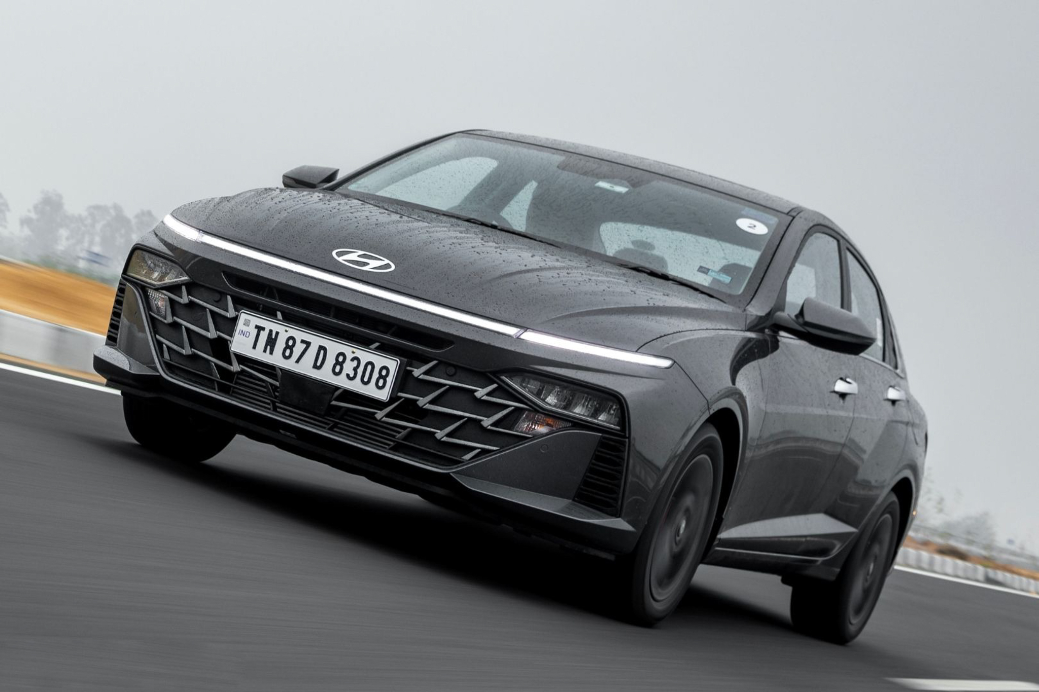 Loạt xe Hàn có thể về Việt Nam trong năm nay: Đều là bom tấn, Santa Fe, Accent và Carnival dễ tạo cơn sốt - Ảnh 1. Loạt xe Hàn có thể về Việt Nam trong năm nay: Đều là bom tấn, Santa Fe, Accent và Carnival dễ tạo cơn sốt - Ảnh 1.