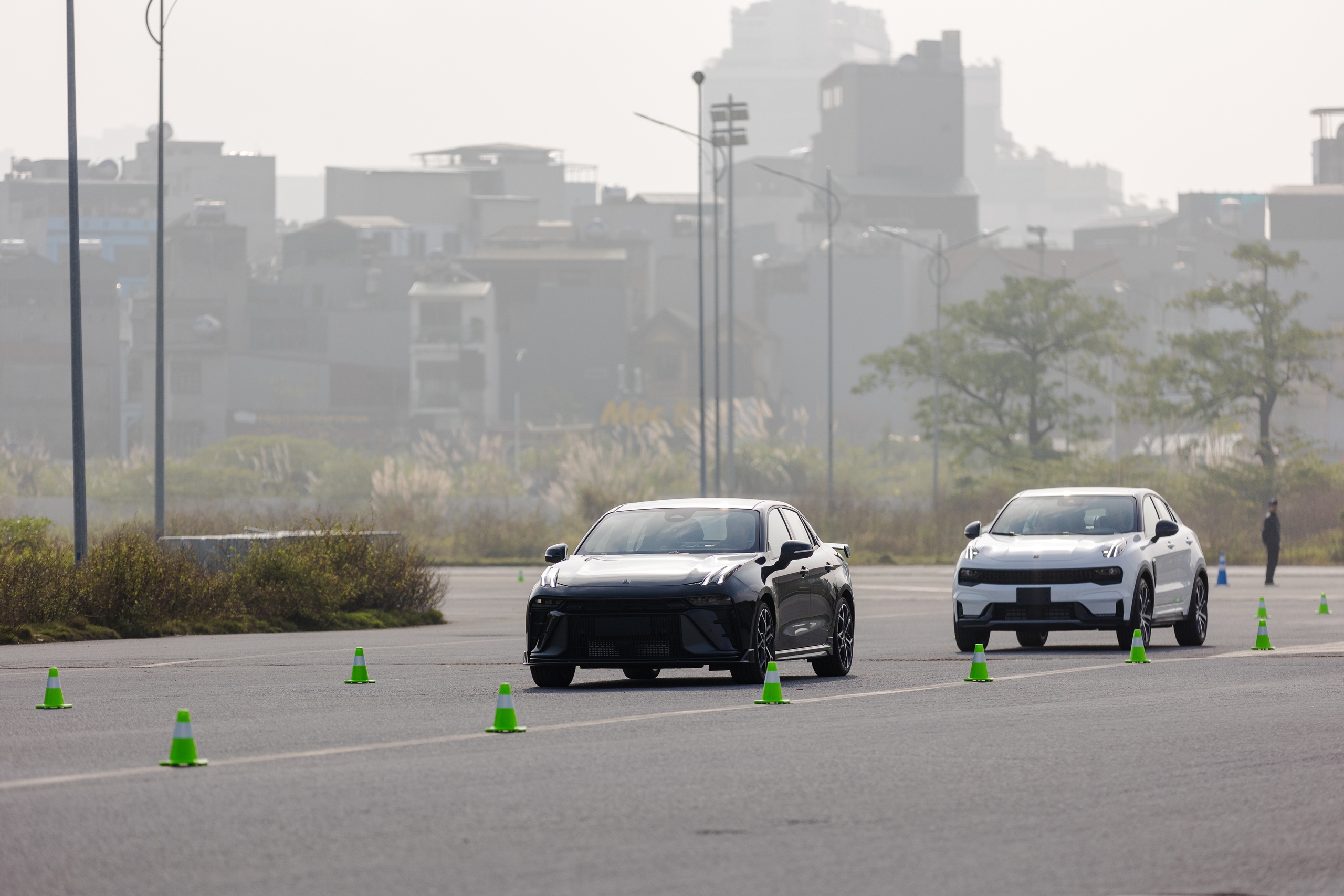 Trải nghiệm nhanh Lynk & Co 01 giá 999 triệu đồng: Nhiều điểm cộng song vô-lăng vẫn cần cải thiện - Ảnh 3. Trải nghiệm nhanh Lynk & Co 01 giá 999 triệu đồng: Nhiều điểm cộng song vô-lăng vẫn cần cải thiện - Ảnh 3.