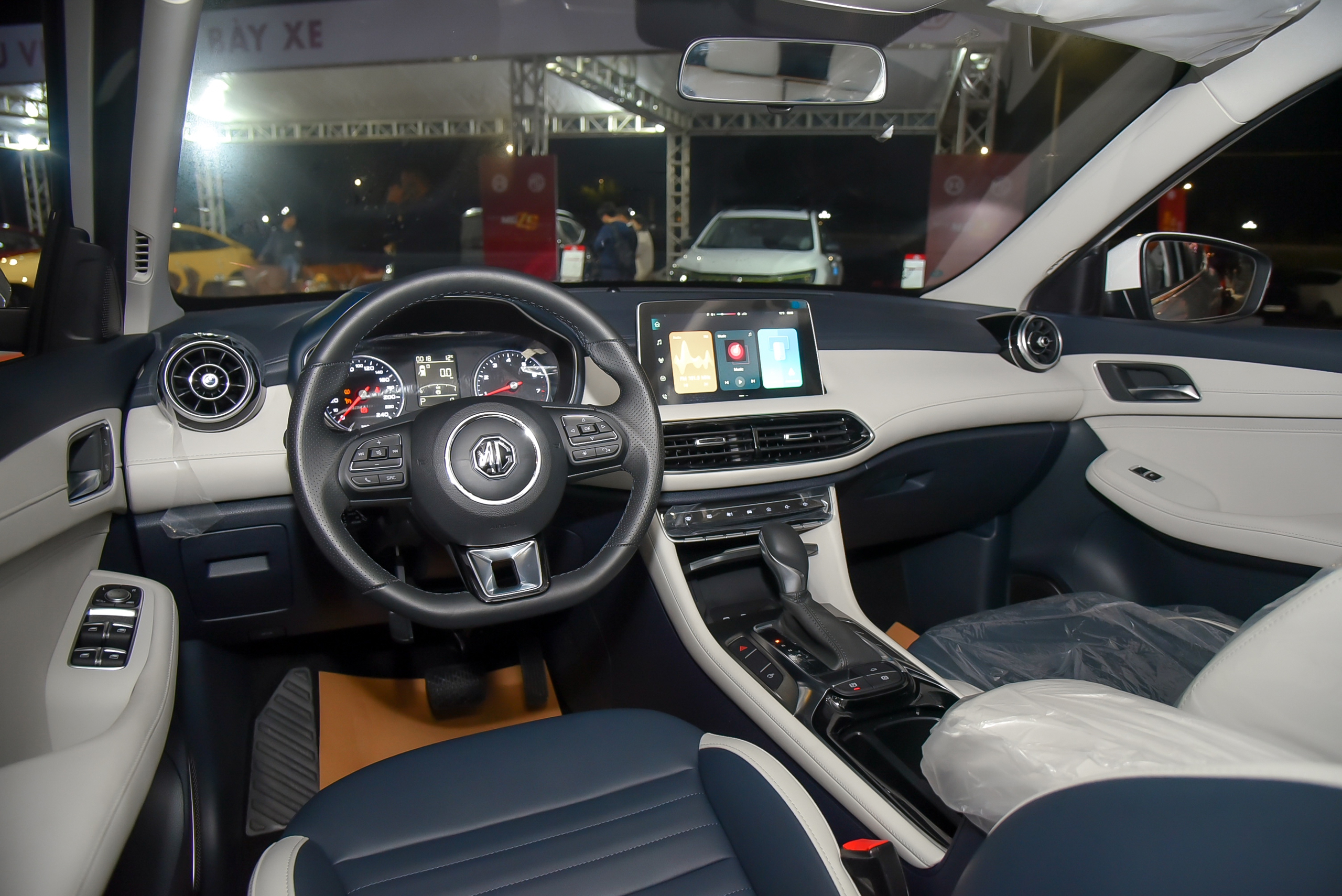 Ảnh thực tế MG HS 2024 bản tiêu chuẩn vừa ra mắt: Rẻ hơn 50 triệu đồng và đây là những thứ phải đánh đổi - Ảnh 5. Ảnh thực tế MG HS 2024 bản tiêu chuẩn vừa ra mắt: Rẻ hơn 50 triệu đồng và đây là những thứ phải đánh đổi - Ảnh 5.