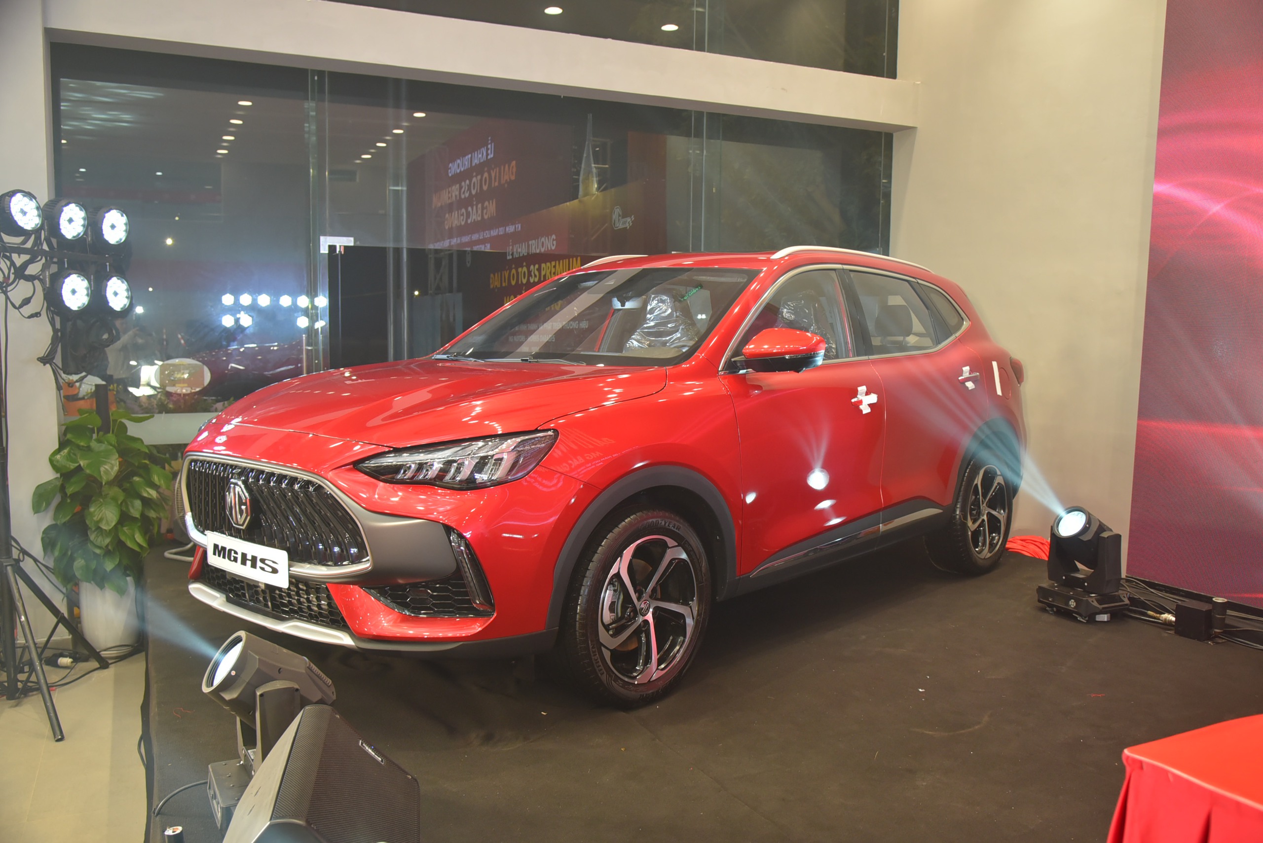 MG HS 2024 ra mắt Việt Nam: Cao nhất 749 triệu đồng, nhiều trang bị đấu CX-5, Tucson,.. - Ảnh 3.