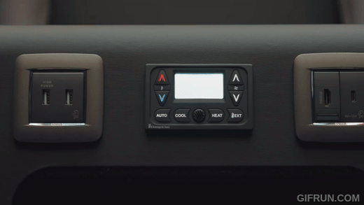 Mercedes-Benz Sprinter VIP-Class siêu sang, giá ngang Bentley Flying Spur nhưng đủ cho 9 người ngồi - Ảnh 10. Mercedes-Benz Sprinter VIP-Class siêu sang, giá ngang Bentley Flying Spur nhưng đủ cho 9 người ngồi - Ảnh 10.