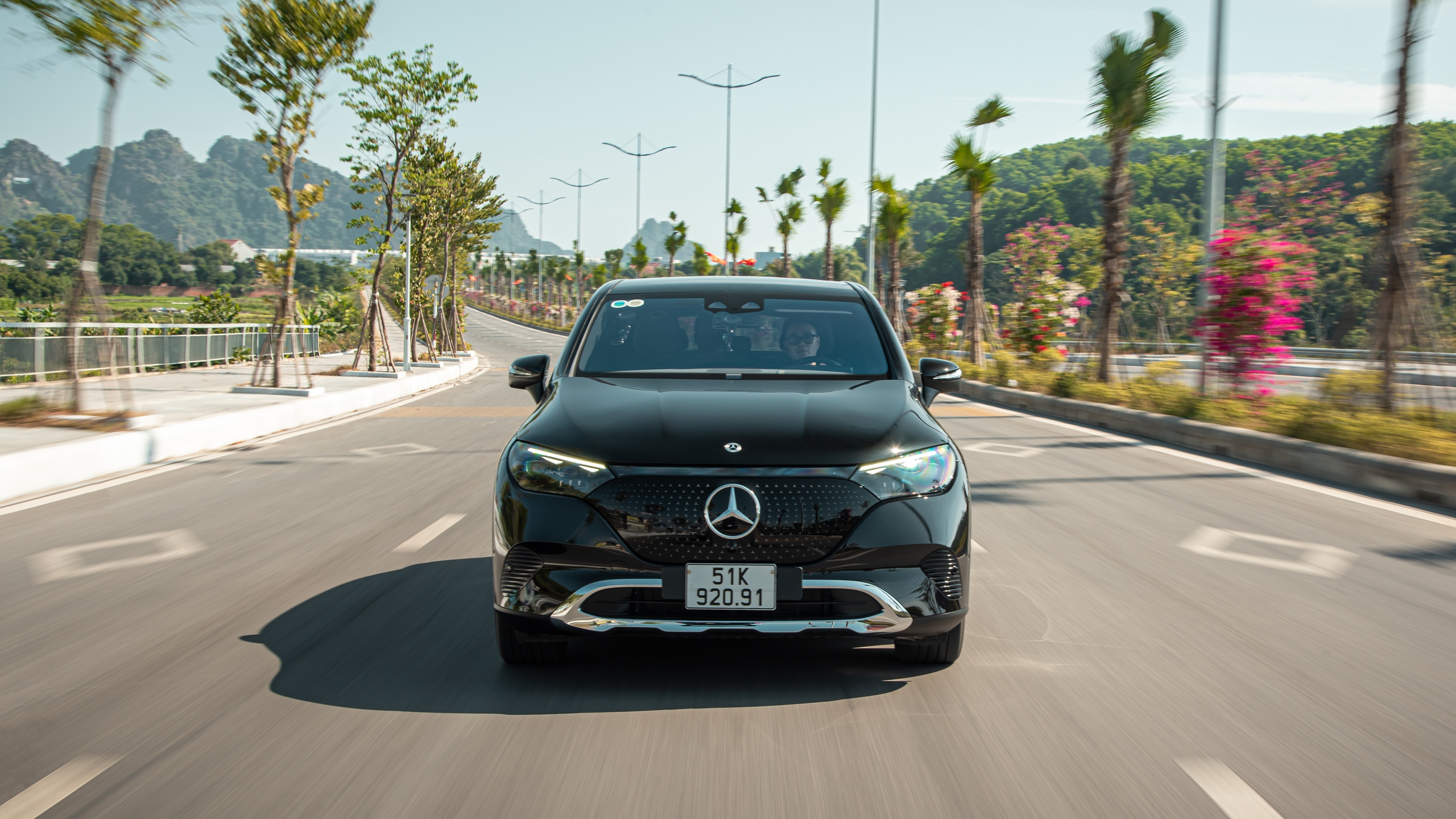 Đánh giá Mercedes-Benz EQE 500 4Matic giá 4 tỷ tại Việt Nam: Quá êm ái, tăng tốc nhanh gây say xe - Ảnh 6. Đánh giá Mercedes-Benz EQE 500 4Matic giá 4 tỷ tại Việt Nam: Quá êm ái, tăng tốc nhanh gây say xe - Ảnh 6.