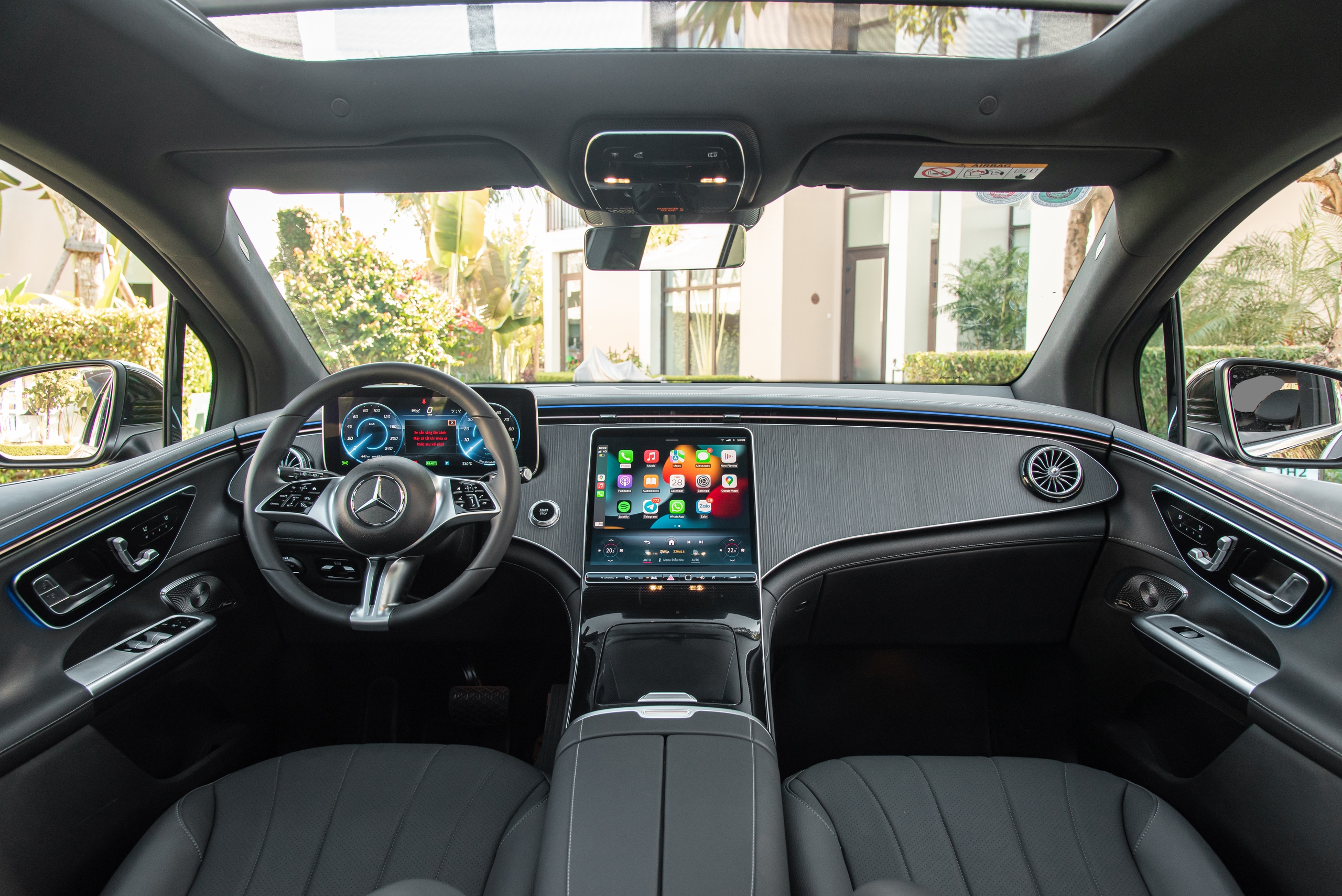 Đánh giá Mercedes-Benz EQE 500 4Matic giá 4 tỷ tại Việt Nam: Quá êm ái, tăng tốc nhanh gây say xe - Ảnh 4. Đánh giá Mercedes-Benz EQE 500 4Matic giá 4 tỷ tại Việt Nam: Quá êm ái, tăng tốc nhanh gây say xe - Ảnh 4.