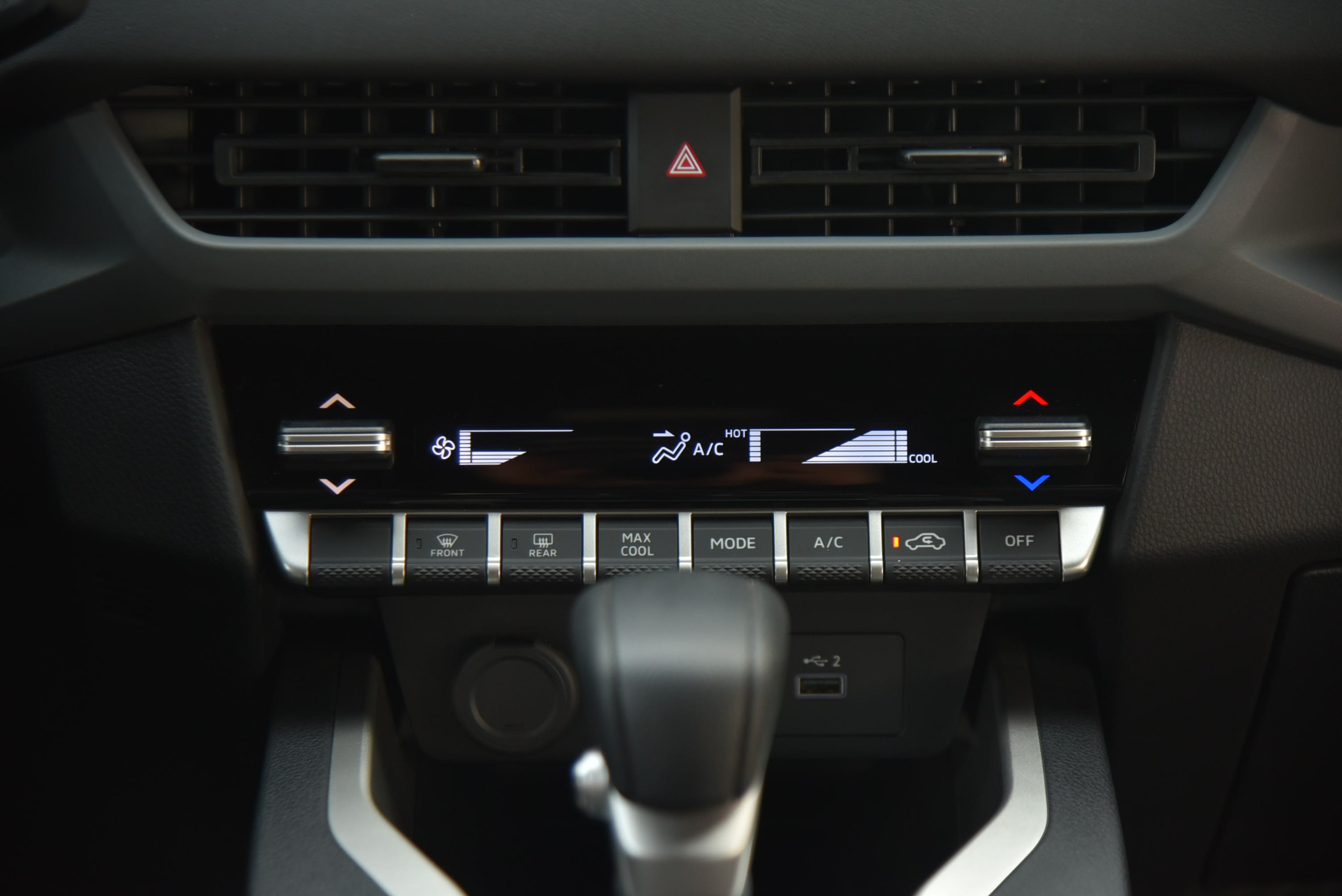 Cận cảnh Mitsubishi Xforce bản rẻ nhất: Giá 620 triệu, ngoại hình gần giống hệt bản cao cấp, đe doạ Seltos, Creta - Ảnh 10. Cận cảnh Mitsubishi Xforce bản rẻ nhất: Giá 620 triệu, ngoại hình gần giống hệt bản cao cấp, đe doạ Seltos, Creta - Ảnh 10.