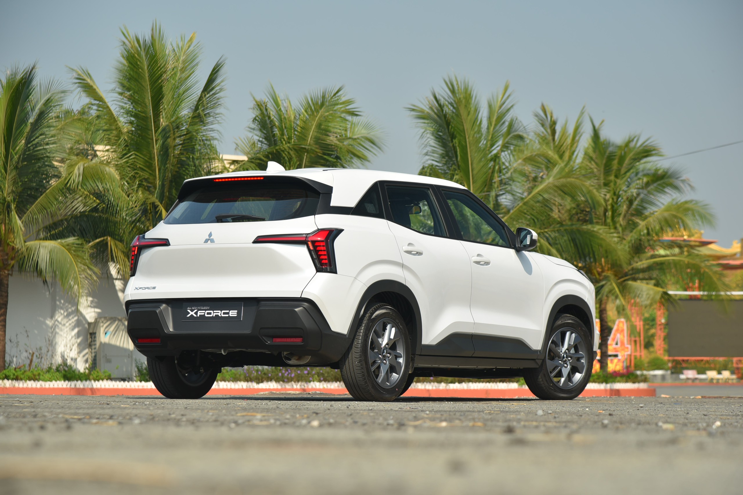 Cận cảnh Mitsubishi Xforce bản rẻ nhất: Giá 620 triệu, ngoại hình gần giống hệt bản cao cấp, đe doạ Seltos, Creta - Ảnh 5. Cận cảnh Mitsubishi Xforce bản rẻ nhất: Giá 620 triệu, ngoại hình gần giống hệt bản cao cấp, đe doạ Seltos, Creta - Ảnh 5.