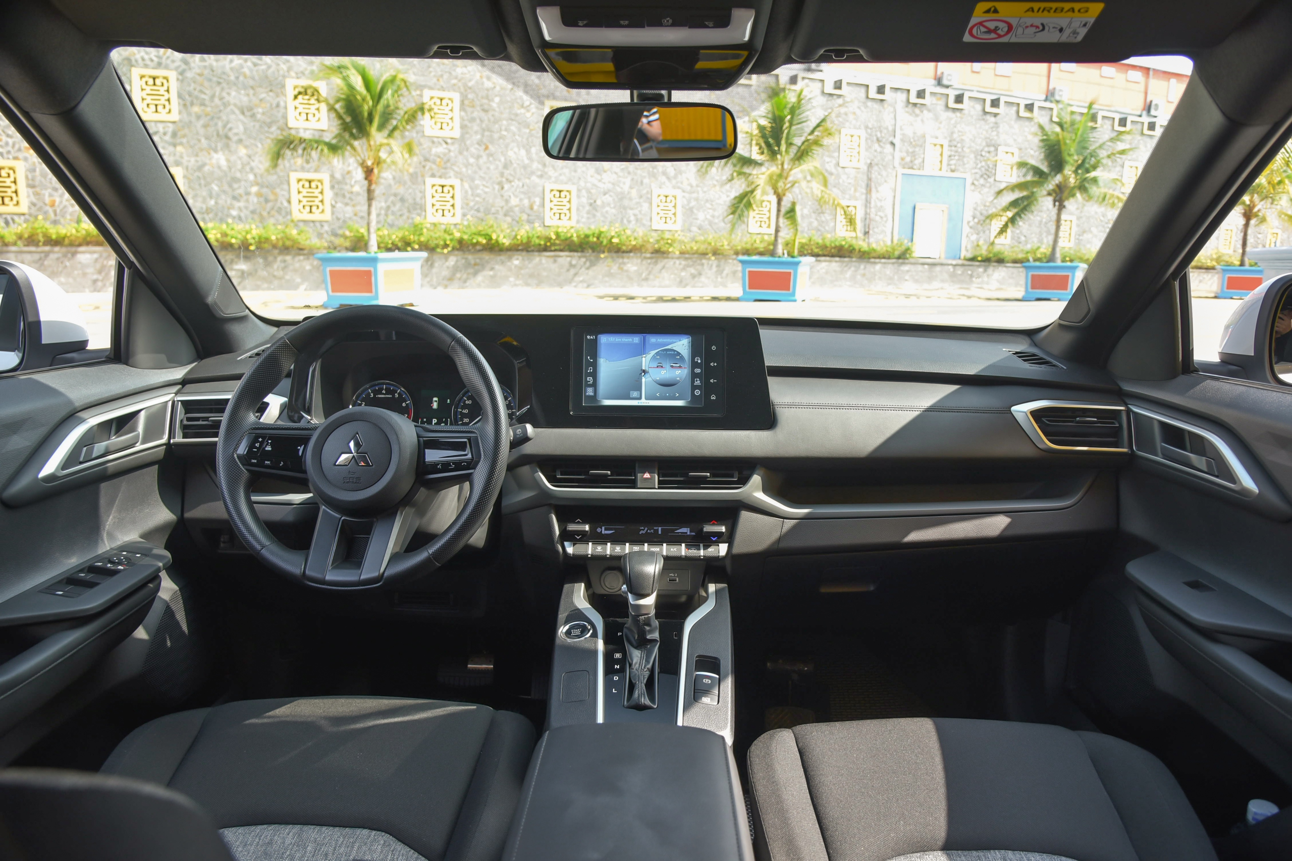 Cận cảnh Mitsubishi Xforce bản rẻ nhất: Giá 620 triệu, ngoại hình gần giống hệt bản cao cấp, đe doạ Seltos, Creta - Ảnh 8. Cận cảnh Mitsubishi Xforce bản rẻ nhất: Giá 620 triệu, ngoại hình gần giống hệt bản cao cấp, đe doạ Seltos, Creta - Ảnh 8.