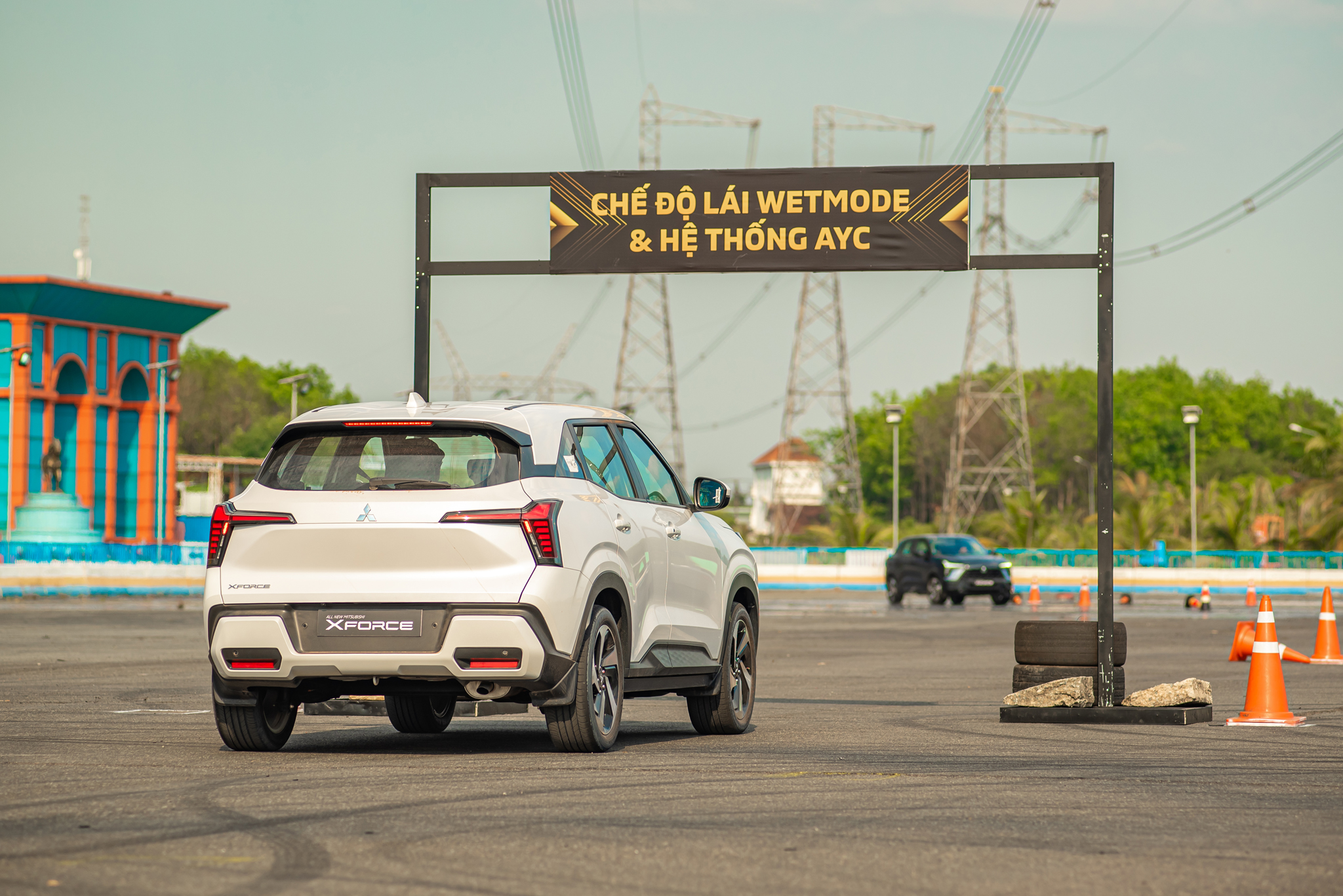 Tôi lái thử Mitsubishi Xforce qua 6 bài test: ‘Vừa miếng’ với cả người mua xe lần đầu - Ảnh 5. Tôi lái thử Mitsubishi Xforce qua 6 bài test: ‘Vừa miếng’ với cả người mua xe lần đầu - Ảnh 5.