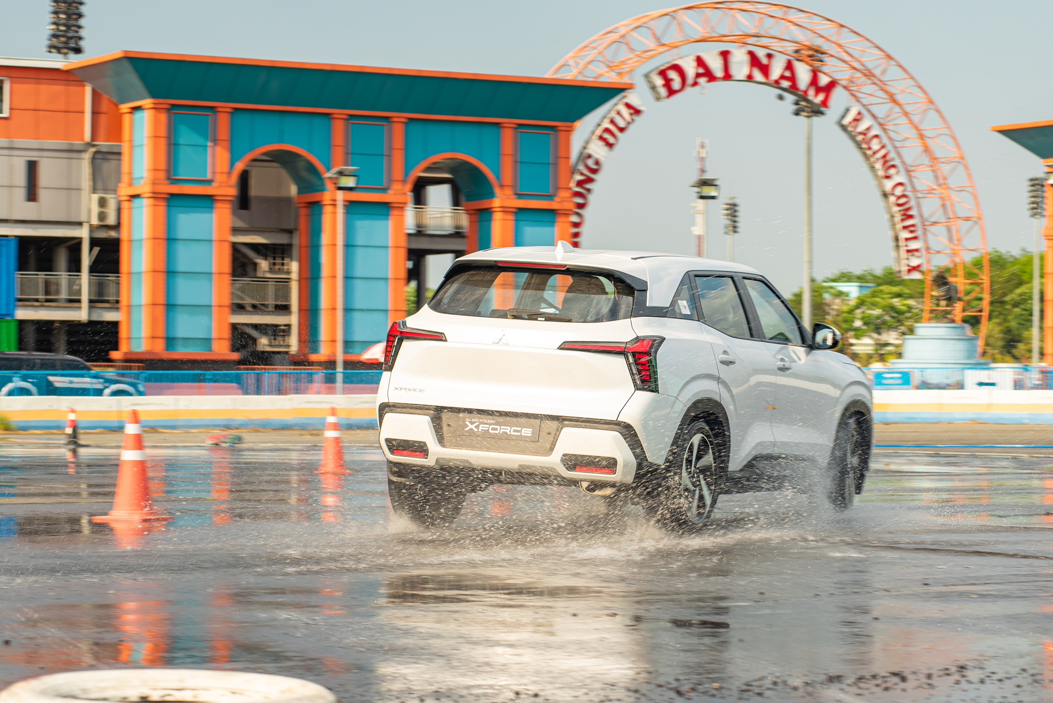 Tôi lái thử Mitsubishi Xforce qua 6 bài test: ‘Vừa miếng’ với cả người mua xe lần đầu - Ảnh 8. Tôi lái thử Mitsubishi Xforce qua 6 bài test: ‘Vừa miếng’ với cả người mua xe lần đầu - Ảnh 8.