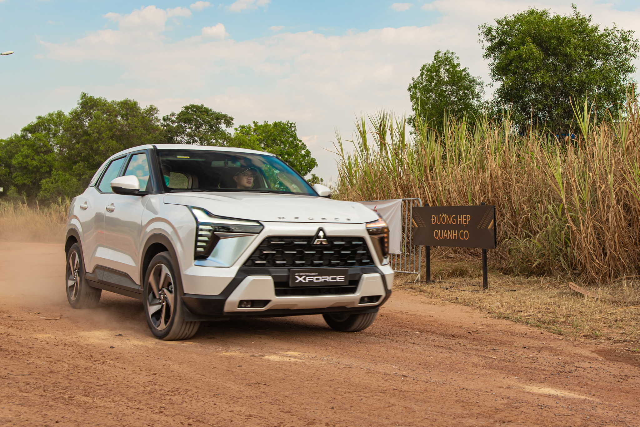 Tôi lái thử Mitsubishi Xforce qua 6 bài test: ‘Vừa miếng’ với cả người mua xe lần đầu - Ảnh 16. Tôi lái thử Mitsubishi Xforce qua 6 bài test: ‘Vừa miếng’ với cả người mua xe lần đầu - Ảnh 16.