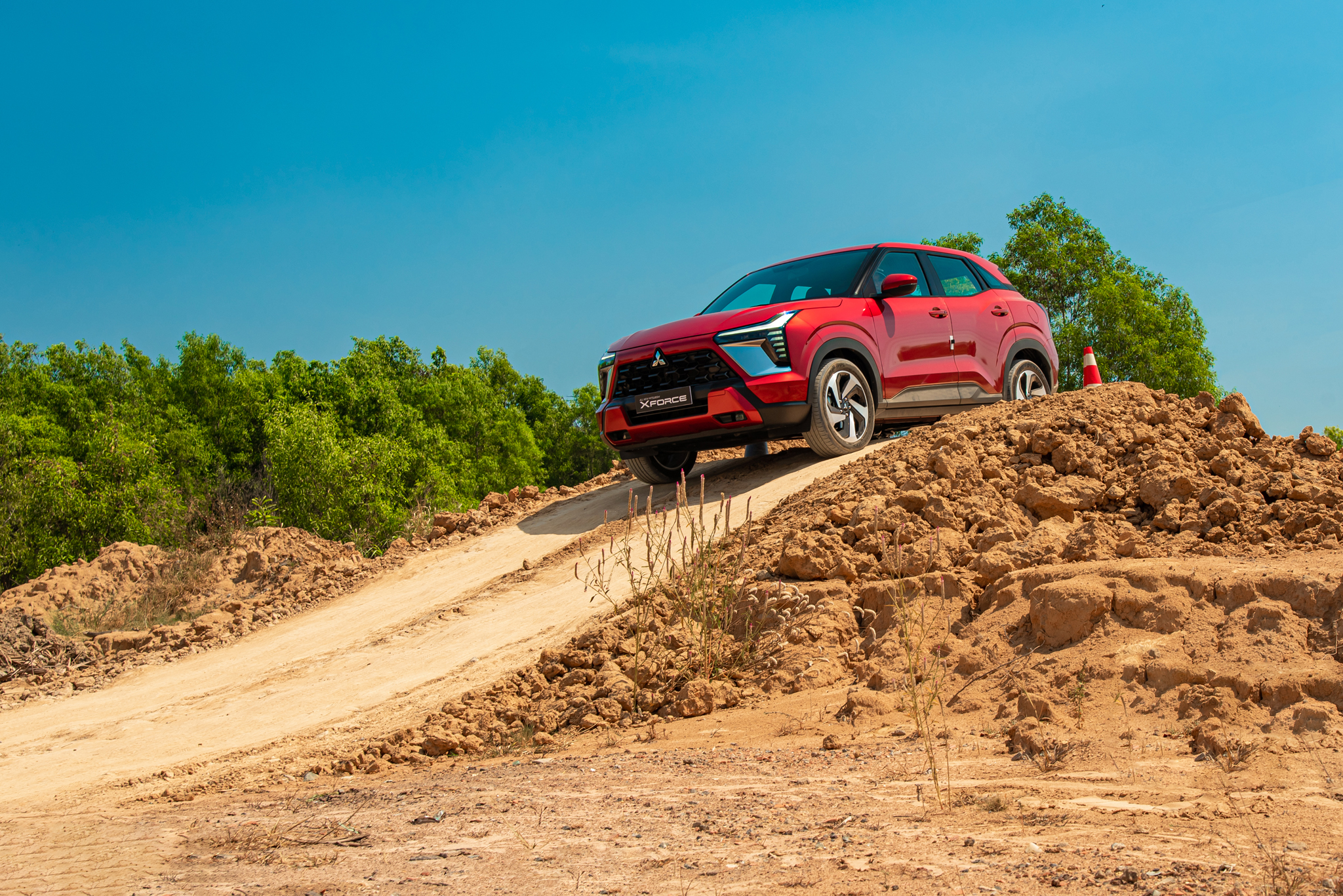 Tôi lái thử Mitsubishi Xforce qua 6 bài test: ‘Vừa miếng’ với cả người mua xe lần đầu - Ảnh 4. Tôi lái thử Mitsubishi Xforce qua 6 bài test: ‘Vừa miếng’ với cả người mua xe lần đầu - Ảnh 4.