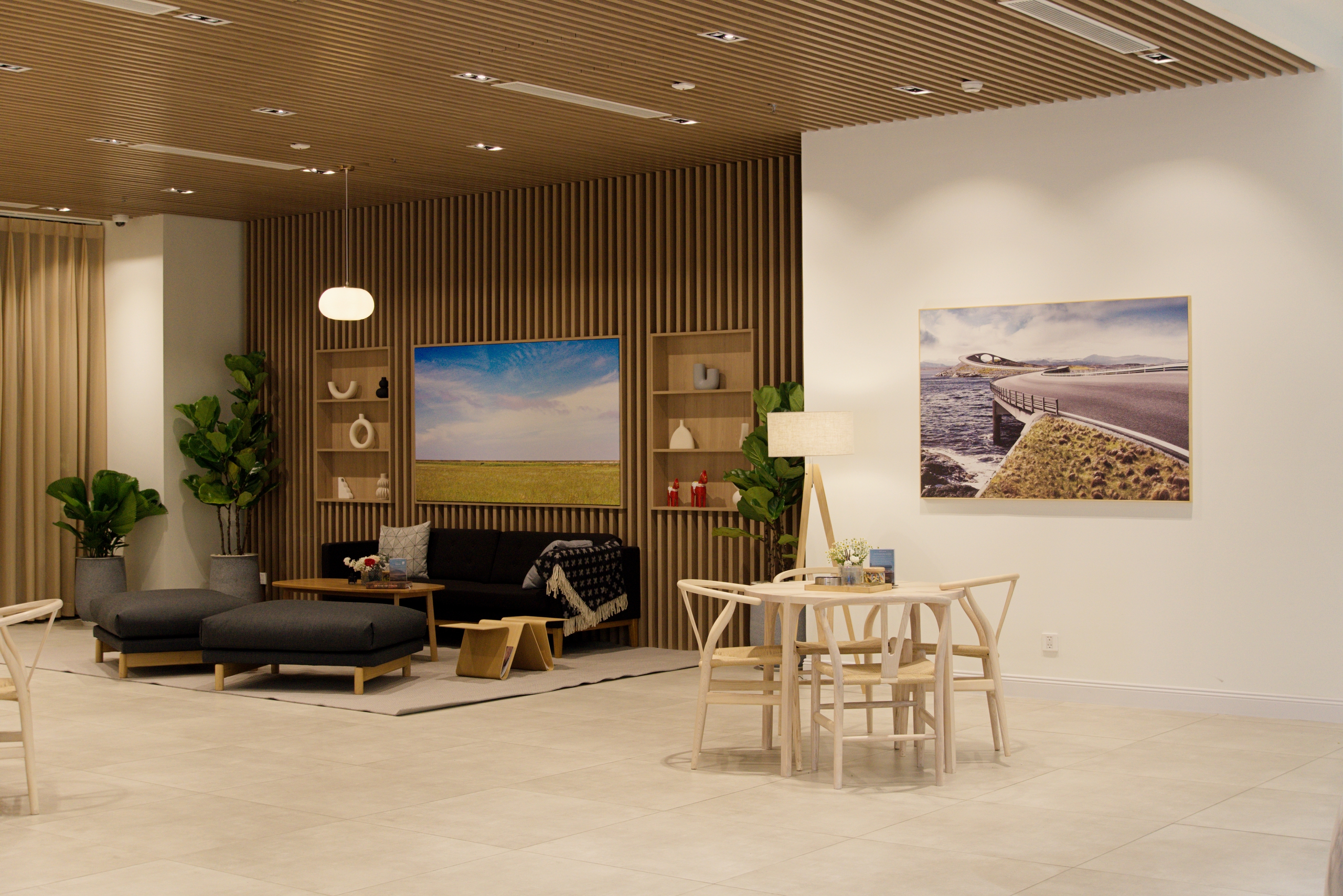 Bên trong downtown showroom đầu tiên của Volvo Việt Nam: Rộng gần 1.000 m2, vốn đầu tư hơn 1 triệu USD - Ảnh 8. Bên trong downtown showroom đầu tiên của Volvo Việt Nam: Rộng gần 1.000 m2, vốn đầu tư hơn 1 triệu USD - Ảnh 8.