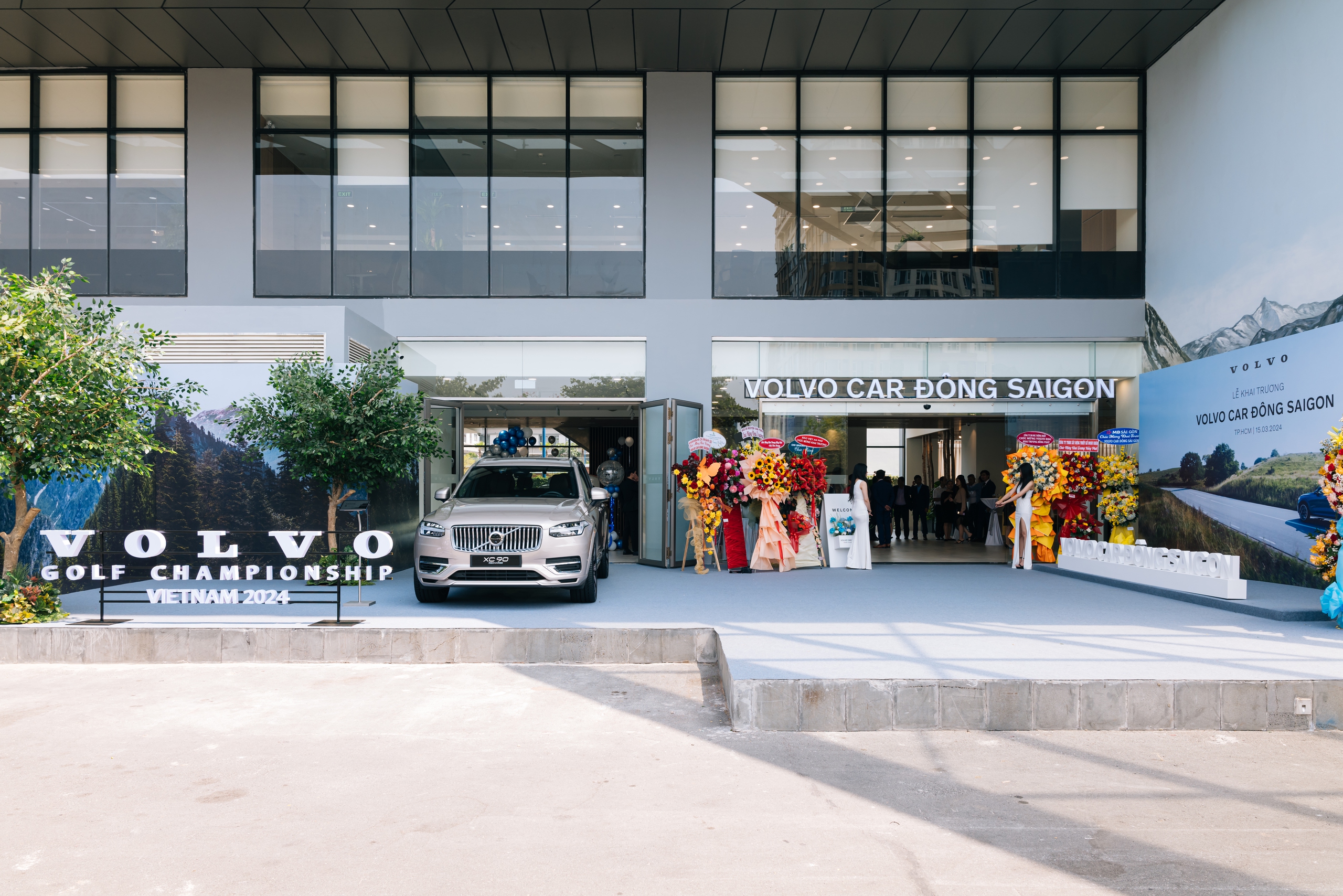 Bên trong downtown showroom đầu tiên của Volvo Việt Nam: Rộng gần 1.000 m2, vốn đầu tư hơn 1 triệu USD - Ảnh 1. Bên trong downtown showroom đầu tiên của Volvo Việt Nam: Rộng gần 1.000 m2, vốn đầu tư hơn 1 triệu USD - Ảnh 1.