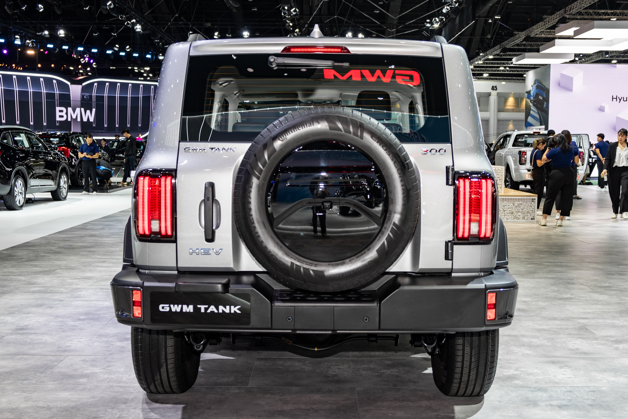 Đây là lý do vì sao GWM Tank 300 có giá dự kiến hơn 1 tỷ tại Việt Nam: Nhiều trang bị off-road như Land Rover, máy hybrid 2.0L, hộp số 9 cấp - Ảnh 6. Đây là lý do vì sao GWM Tank 300 có giá dự kiến hơn 1 tỷ tại Việt Nam: Nhiều trang bị off-road như Land Rover, máy hybrid 2.0L, hộp số 9 cấp - Ảnh 6.