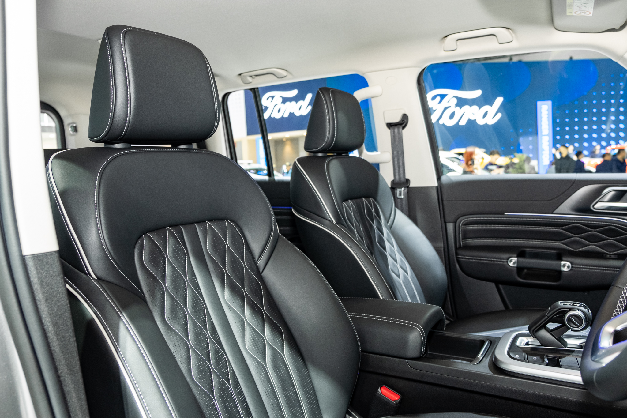 Đây là lý do vì sao GWM Tank 300 có giá dự kiến hơn 1 tỷ tại Việt Nam: Nhiều trang bị off-road như Land Rover, máy hybrid 2.0L, hộp số 9 cấp - Ảnh 10. Đây là lý do vì sao GWM Tank 300 có giá dự kiến hơn 1 tỷ tại Việt Nam: Nhiều trang bị off-road như Land Rover, máy hybrid 2.0L, hộp số 9 cấp - Ảnh 10.