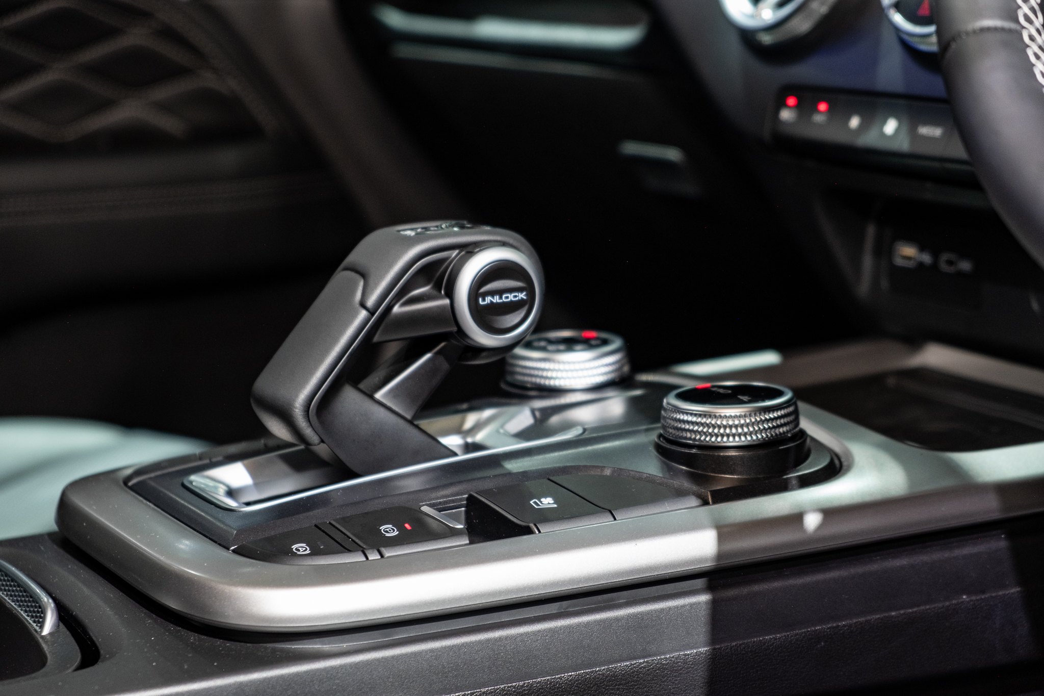 Đây là lý do vì sao GWM Tank 300 có giá dự kiến hơn 1 tỷ tại Việt Nam: Nhiều trang bị off-road như Land Rover, máy hybrid 2.0L, hộp số 9 cấp - Ảnh 12. Đây là lý do vì sao GWM Tank 300 có giá dự kiến hơn 1 tỷ tại Việt Nam: Nhiều trang bị off-road như Land Rover, máy hybrid 2.0L, hộp số 9 cấp - Ảnh 12.