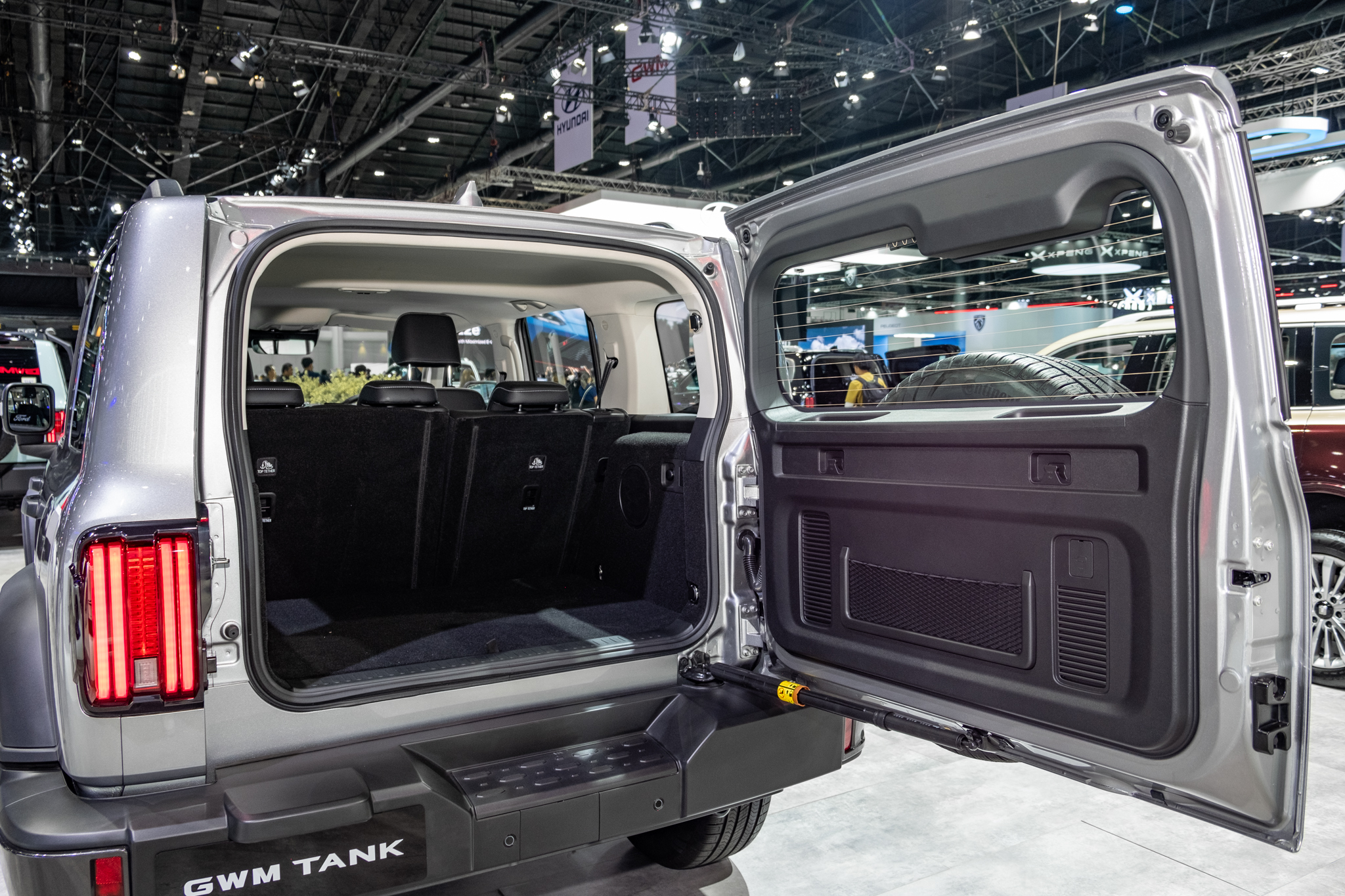 Đây là lý do vì sao GWM Tank 300 có giá dự kiến hơn 1 tỷ tại Việt Nam: Nhiều trang bị off-road như Land Rover, máy hybrid 2.0L, hộp số 9 cấp - Ảnh 15. Đây là lý do vì sao GWM Tank 300 có giá dự kiến hơn 1 tỷ tại Việt Nam: Nhiều trang bị off-road như Land Rover, máy hybrid 2.0L, hộp số 9 cấp - Ảnh 15.