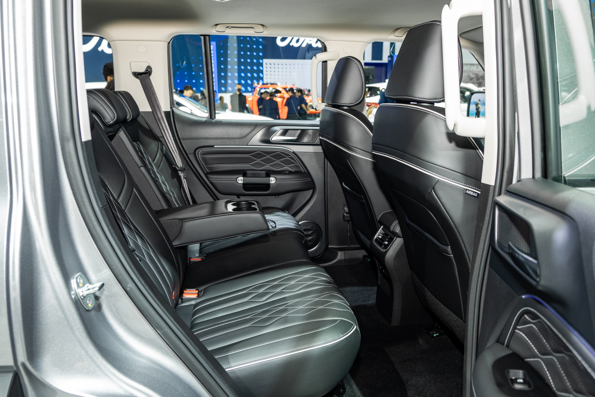 Đây là lý do vì sao GWM Tank 300 có giá dự kiến hơn 1 tỷ tại Việt Nam: Nhiều trang bị off-road như Land Rover, máy hybrid 2.0L, hộp số 9 cấp - Ảnh 14. Đây là lý do vì sao GWM Tank 300 có giá dự kiến hơn 1 tỷ tại Việt Nam: Nhiều trang bị off-road như Land Rover, máy hybrid 2.0L, hộp số 9 cấp - Ảnh 14.