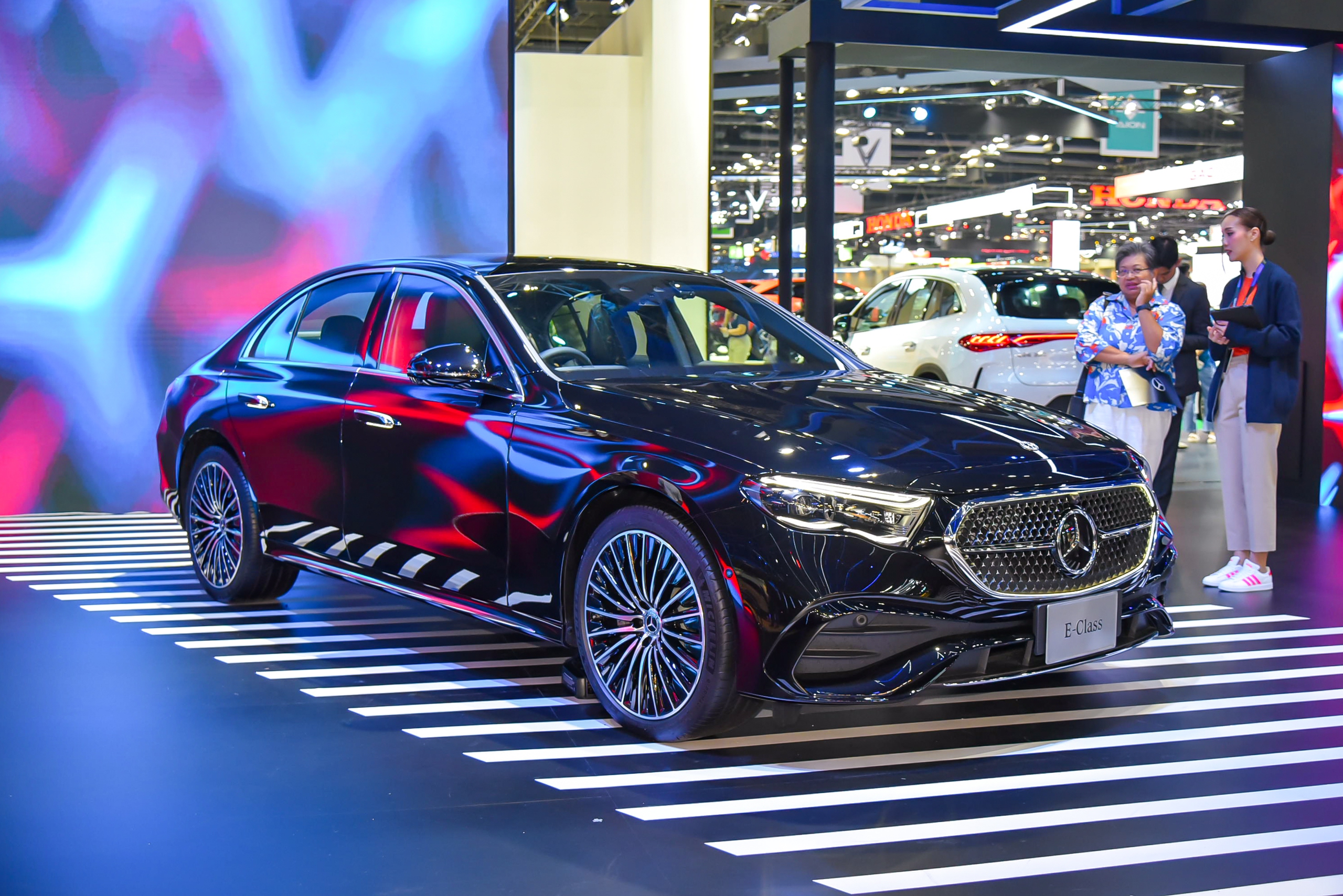 Xem trước Mercedes-Benz E-Class 2024 sẽ về Việt Nam: Trang bị xịn hơn cả S-Class, có thể chạy thuần điện - Ảnh 1. Xem trước Mercedes-Benz E-Class 2024 sẽ về Việt Nam: Trang bị xịn hơn cả S-Class, có thể chạy thuần điện - Ảnh 1.