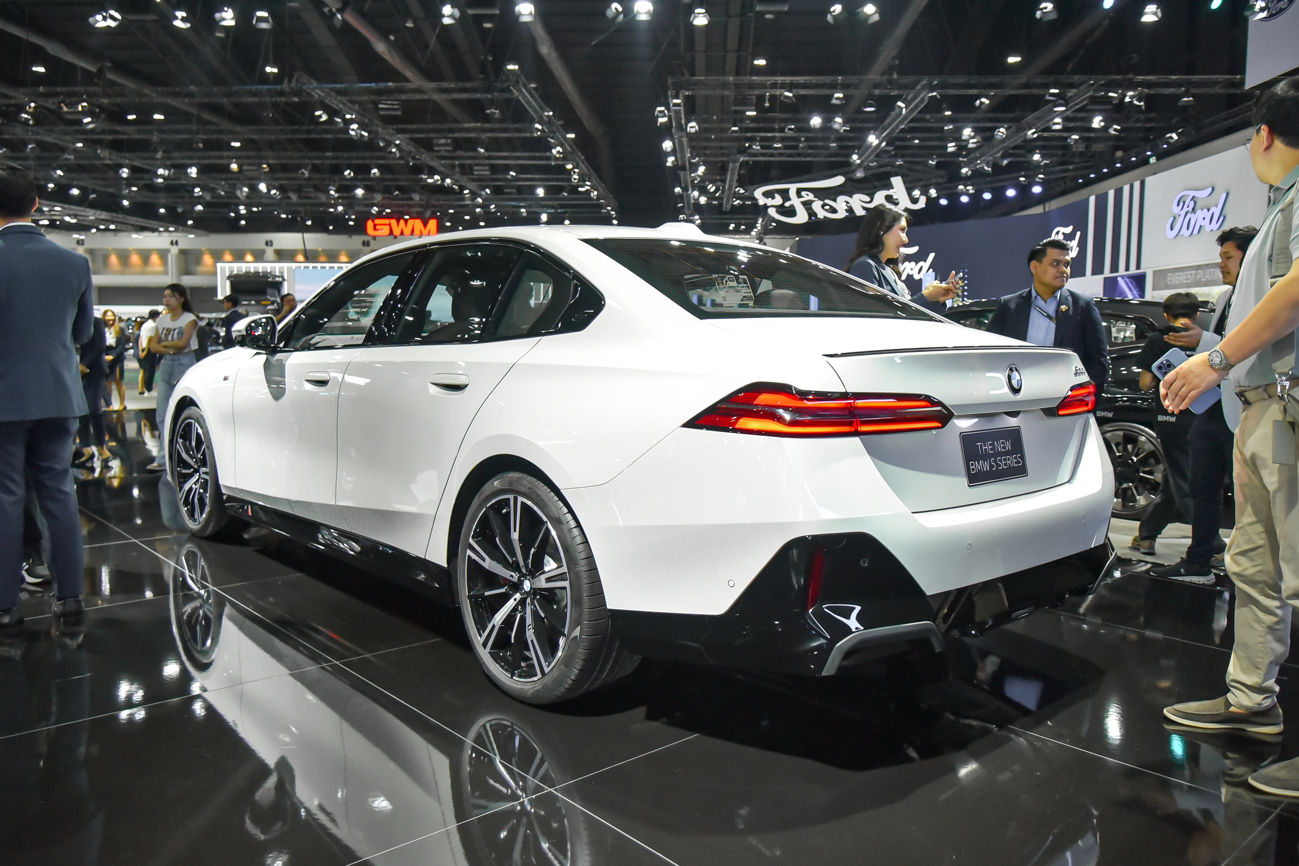 Chi tiết BMW 5-Series thế hệ mới tại BIMS 2024: Giá từ 2,4 tỷ đồng, dự kiến về Việt Nam cuối năm nay - Ảnh 6.