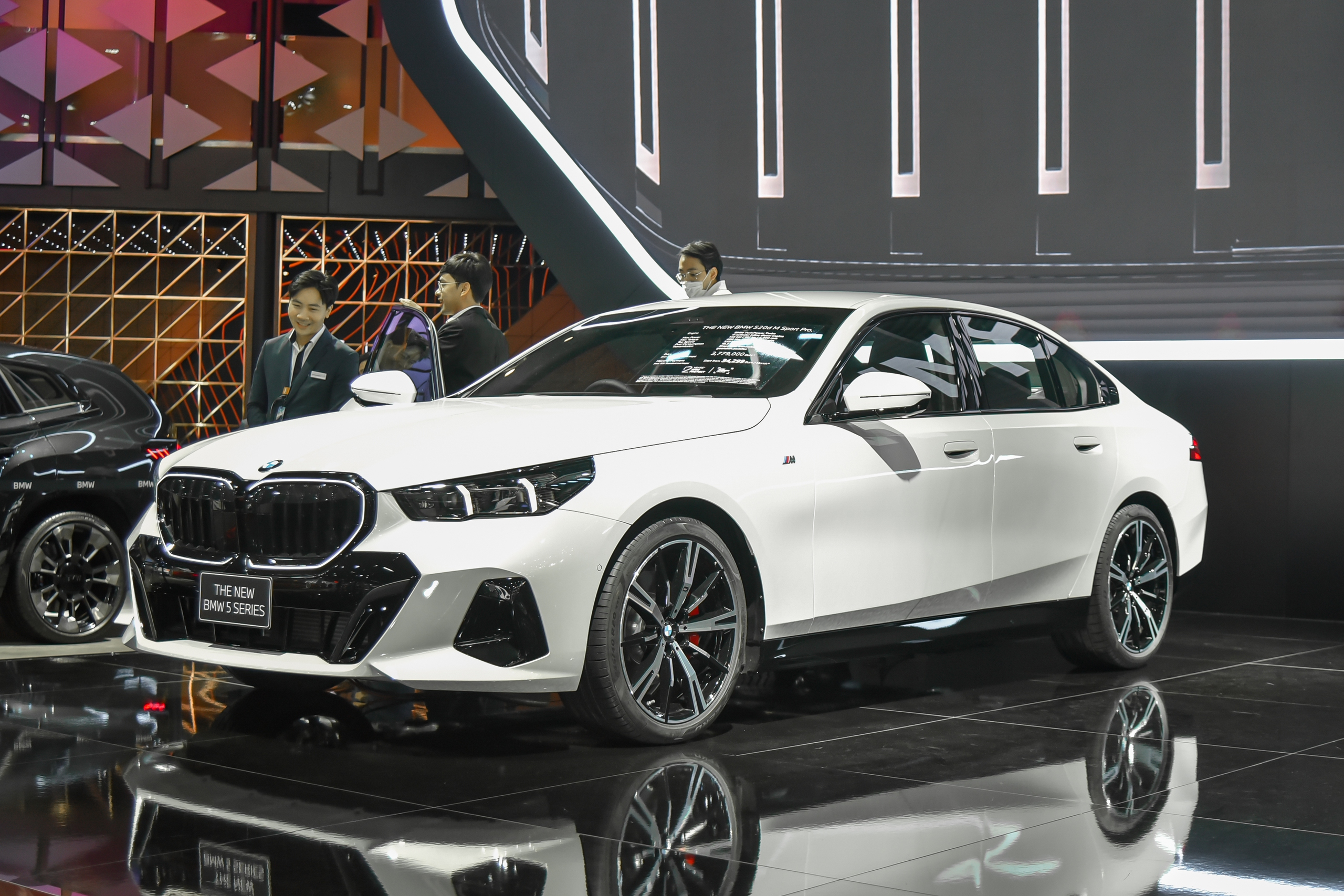 Chi tiết BMW 5-Series thế hệ mới tại BIMS 2024: Giá từ 2,4 tỷ đồng, dự kiến về Việt Nam cuối năm nay - Ảnh 3.
