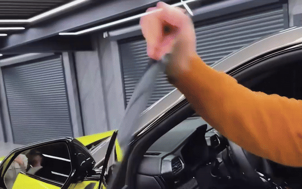 Một chi tiết nhỏ này khiến Lamborghini Urus bị bật nắp ca-pô khi chạy ở tốc độ cao, các chủ xe đời 2023-2024 cần đặc biệt chú ý- Ảnh 4. Thử độ bền như thế này khiến ai cũng hoảng hốt: Lamborghini Urus tiền tỷ bị xé tơi bời, CĐM xót xa 'có là siêu bò cũng không chịu nổi'