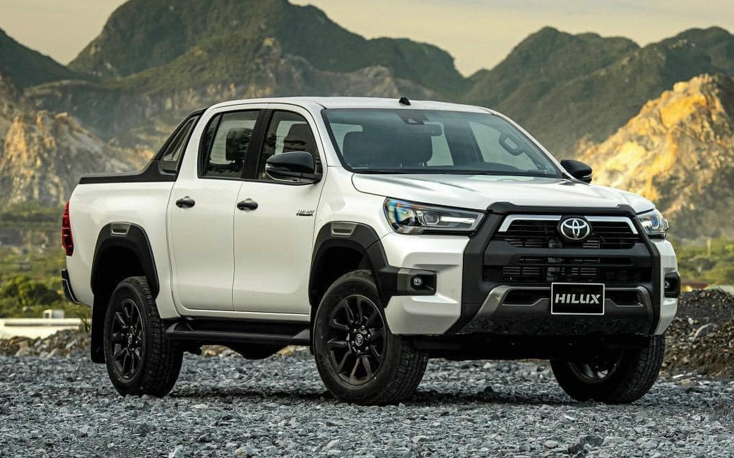 Toyota báo giá dự kiến 3 bản Hilux: Cao nhất 999 triệu, bán từ tháng 5, trở lại đấu Ranger và Triton