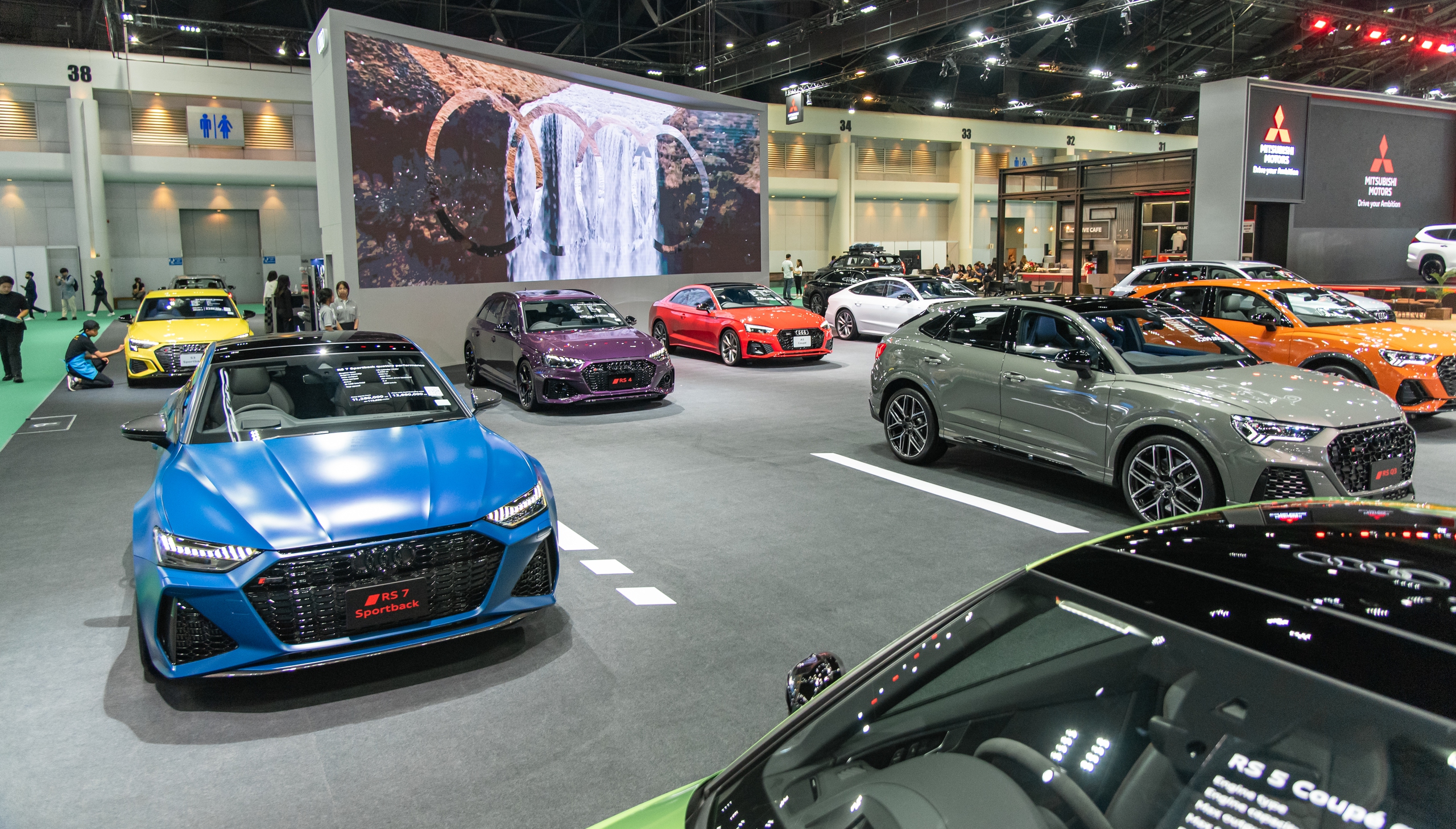 Khám phá gian hàng Audi tại BIMS 2024: Trưng bày dàn xe hùng hậu, dải sản phẩm RS là tâm điểm - Ảnh 8. Khám phá gian hàng Audi tại BIMS 2024: Trưng bày dàn xe hùng hậu, dải sản phẩm RS là tâm điểm - Ảnh 8.