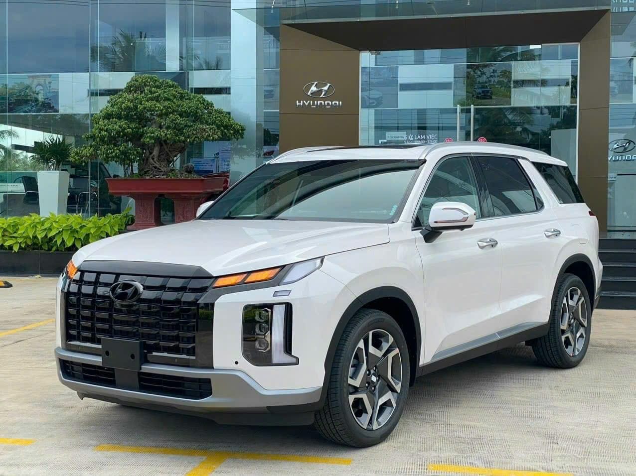 Hyundai Palisade xả hàng giảm giá gần 90 triệu tại đại lý: Bản base còn dưới 1,4 tỷ, tiệm cận Santa Fe, làm khó Explorer- Ảnh 5. Hyundai Palisade xả hàng giảm giá gần 90 triệu tại đại lý: Bản base còn dưới 1,4 tỷ, tiệm cận Santa Fe, làm khó Explorer- Ảnh 5.