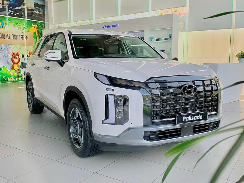 Hyundai Palisade xả hàng giảm giá gần 90 triệu tại đại lý: Bản base còn dưới 1,4 tỷ, tiệm cận Santa Fe, làm khó Explorer- Ảnh 3. Hyundai Palisade xả hàng giảm giá gần 90 triệu tại đại lý: Bản base còn dưới 1,4 tỷ, tiệm cận Santa Fe, làm khó Explorer- Ảnh 3.