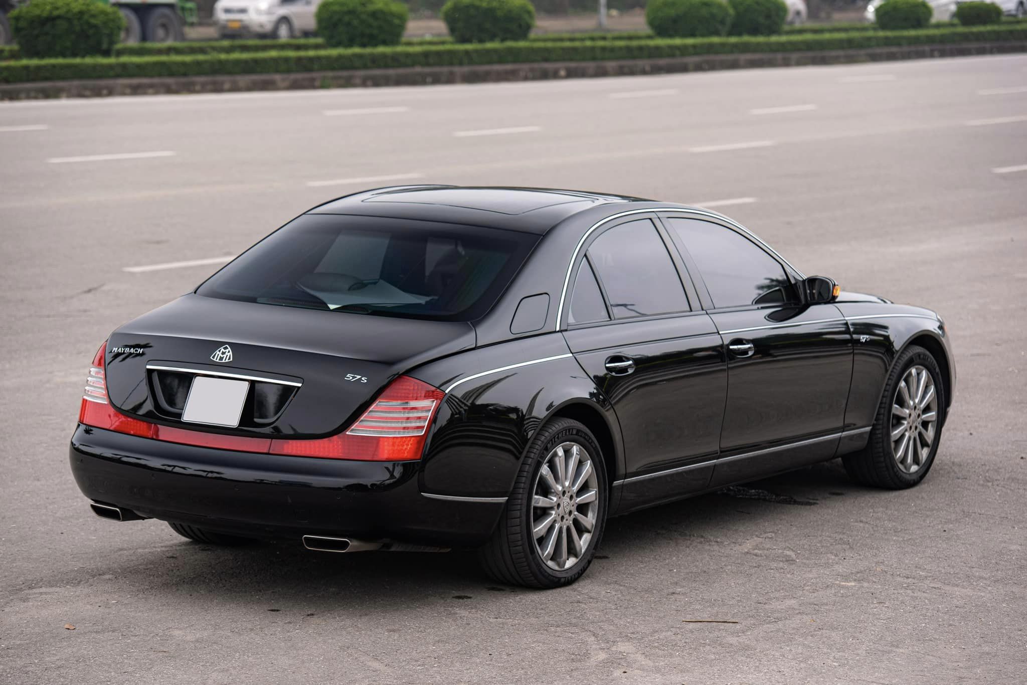 Nhiều người thích chiếc Maybach này hơn cả đời mới: Hàng hiếm 9 tỷ đồng ví như Rolls-Royce- Ảnh 2.