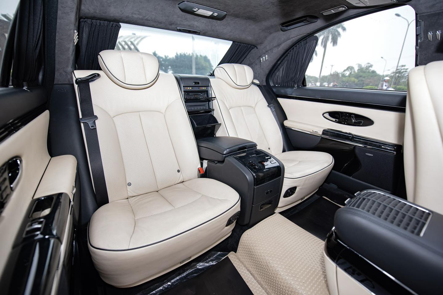 Nhiều người thích chiếc Maybach này hơn cả đời mới: Hàng hiếm 9 tỷ đồng ví như Rolls-Royce- Ảnh 9.