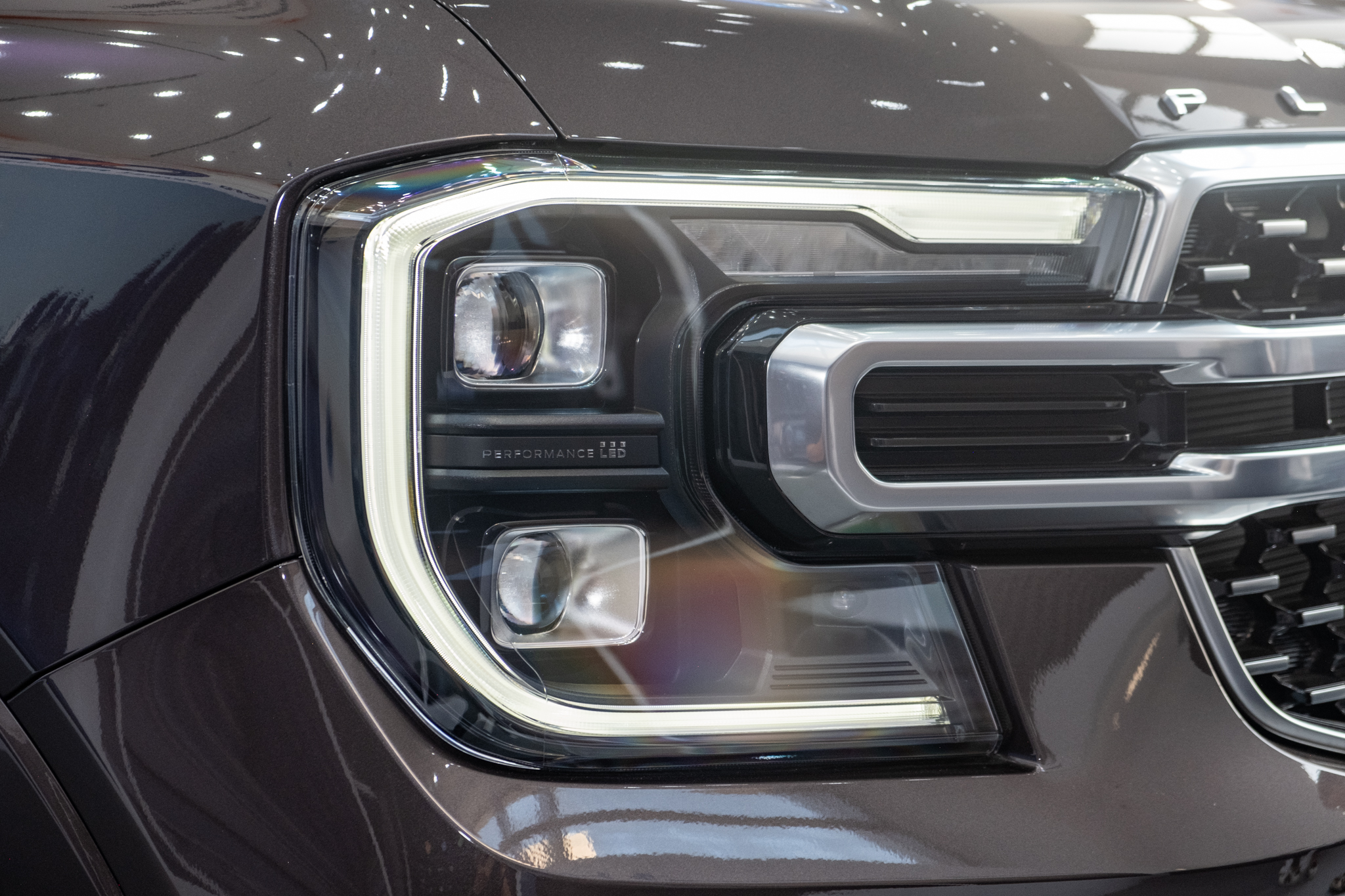 Cận cảnh Ford Everest Platinum vừa ra mắt Việt Nam: Vượt trội về công nghệ, động cơ gây tiếc nuối - Ảnh 4.