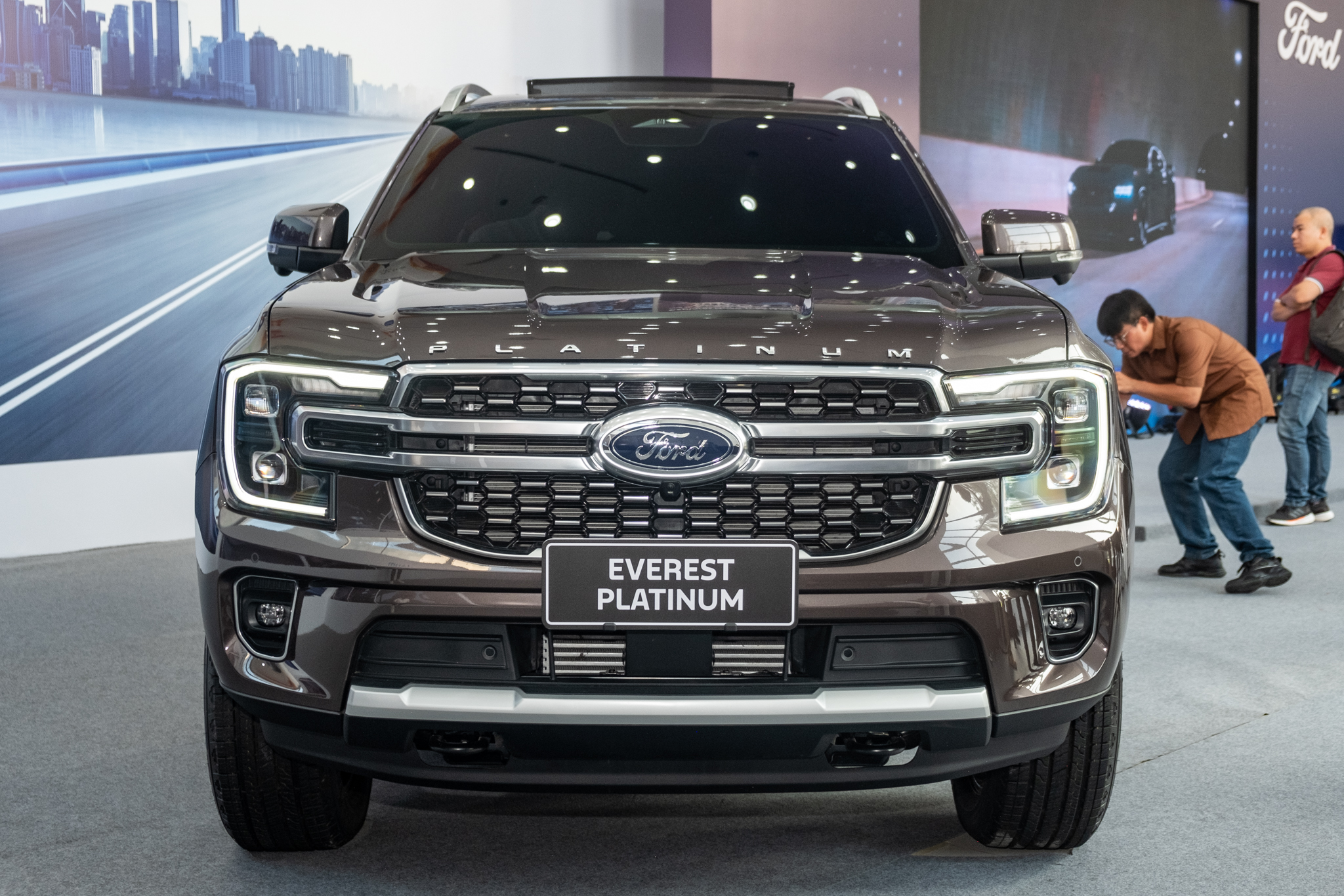 Cận cảnh Ford Everest Platinum vừa ra mắt Việt Nam: Vượt trội về công nghệ, động cơ gây tiếc nuối - Ảnh 12. Cận cảnh Ford Everest Platinum vừa ra mắt Việt Nam: Vượt trội về công nghệ, động cơ gây tiếc nuối - Ảnh 12.