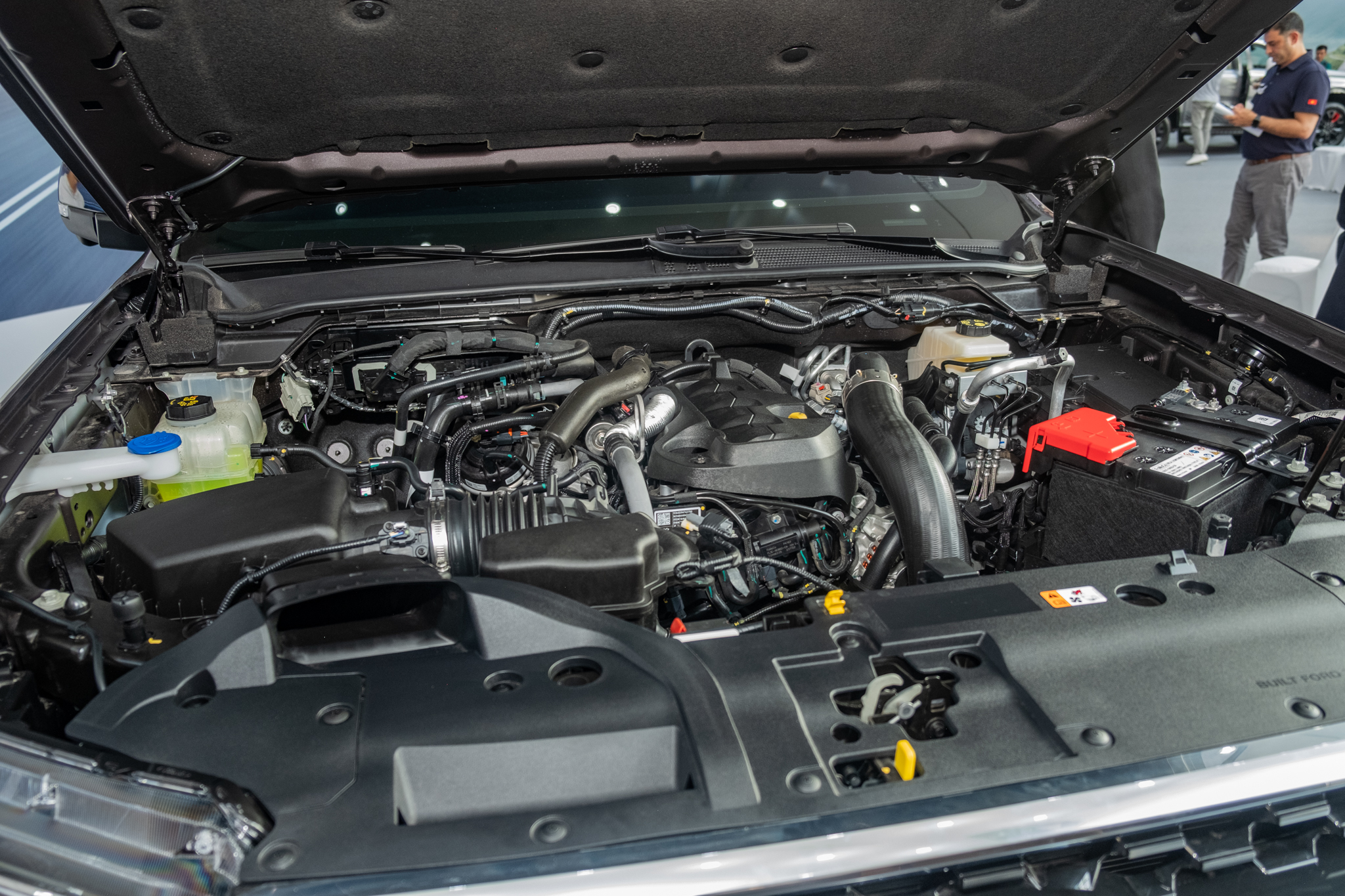 Cận cảnh Ford Everest Platinum vừa ra mắt Việt Nam: Vượt trội về công nghệ, động cơ gây tiếc nuối - Ảnh 10.