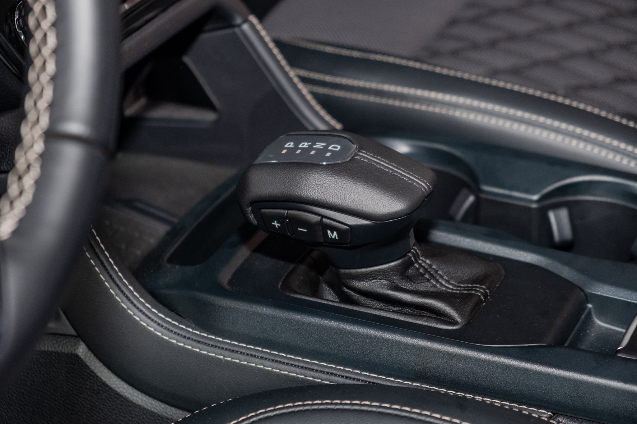 Cận cảnh Ford Everest Platinum vừa ra mắt Việt Nam: Vượt trội về công nghệ, động cơ gây tiếc nuối - Ảnh 11.