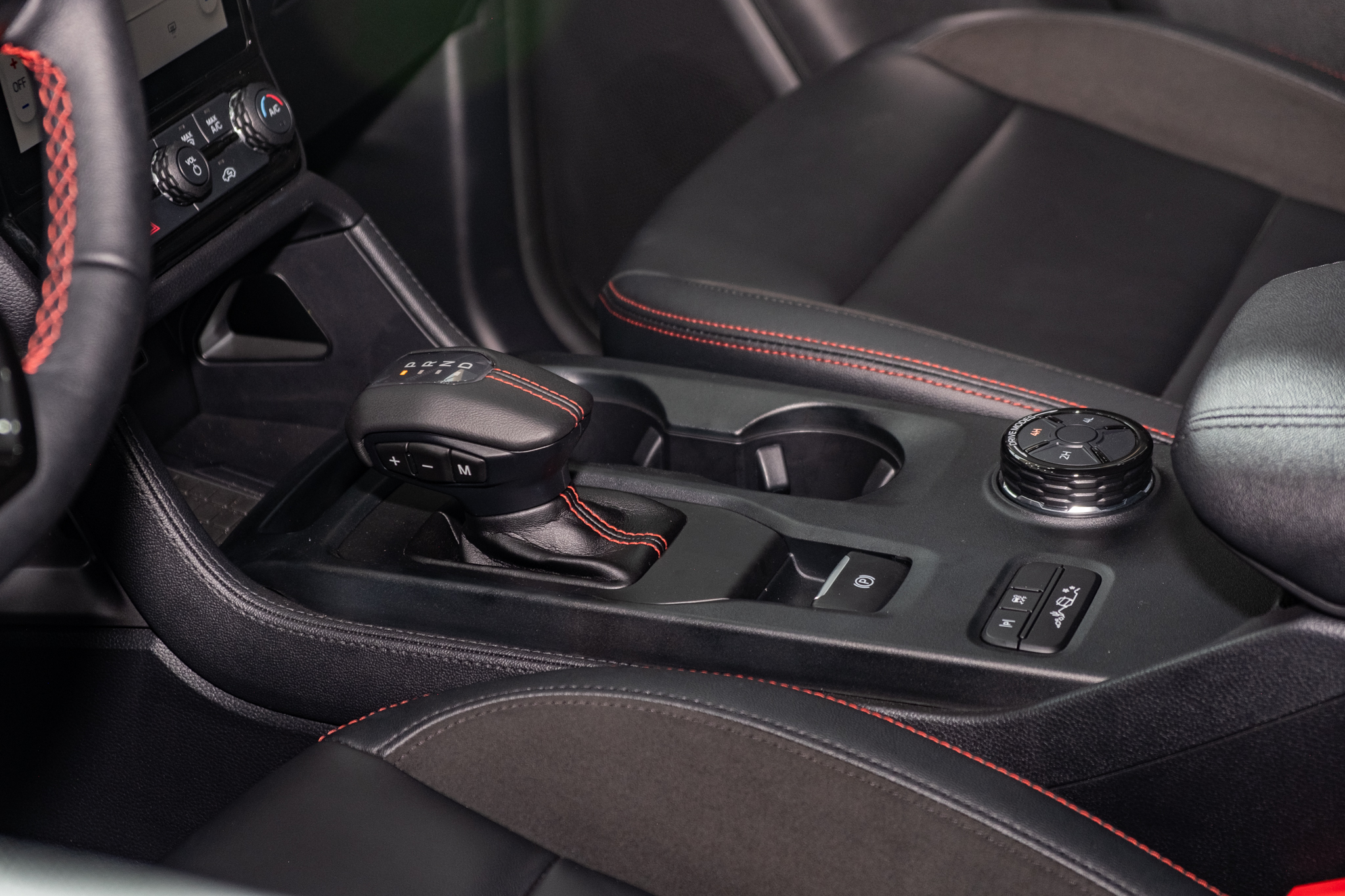 Ford Ranger Stormtrak có gì với mức giá 1,039 tỷ, bộ ảnh chi tiết này cho thấy rõ những thứ mà các bản khác không có - Ảnh 8. Ford Ranger Stormtrak có gì với mức giá 1,039 tỷ, bộ ảnh chi tiết này cho thấy rõ những thứ mà các bản khác không có - Ảnh 8.