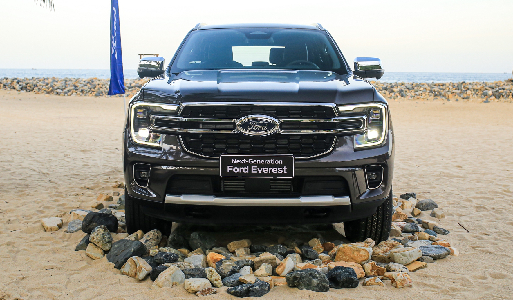 Chọn Ford Everest Titanium hay thêm 77 triệu lấy bản Platinum với nhiều tiện nghi cao cấp, bảng so sánh này sẽ giúp bạn dễ lựa chọn hơn- Ảnh 12. Chọn Ford Everest Titanium hay thêm 77 triệu lấy bản Platinum với nhiều tiện nghi cao cấp, bảng so sánh này sẽ giúp bạn dễ lựa chọn hơn- Ảnh 12.