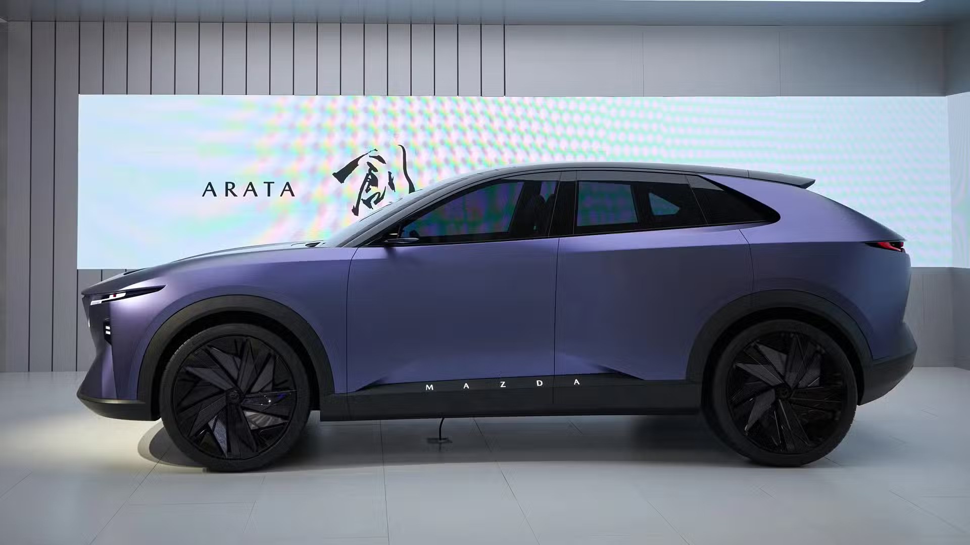 Ra mắt Mazda Arata Concept - SUV thuần điện ngang cỡ Mazda CX-5, chạy hơn 600km/sạc- Ảnh 5. Ra mắt Mazda Arata Concept - SUV thuần điện ngang cỡ Mazda CX-5, chạy hơn 600km/sạc- Ảnh 5.