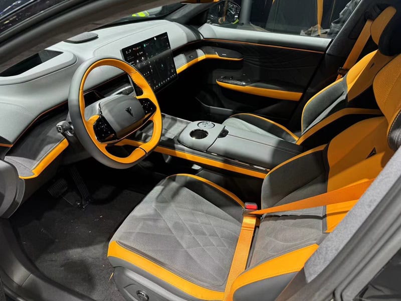 Mazda6 có thể tham khảo ngay phiên bản này: Thiết kế phá cách, nội thất không còn nhàm chán- Ảnh 5. Mazda6 có thể tham khảo ngay phiên bản này: Thiết kế phá cách, nội thất không còn nhàm chán- Ảnh 5.