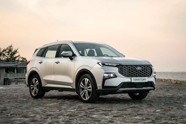 Ford Territory lần đầu điều chỉnh giá bán: Bản rẻ nhất chỉ 799 triệu, quyết 'khô máu' với Mazda CX-5 - Ảnh 4. Ford Territory lần đầu điều chỉnh giá bán: Bản rẻ nhất chỉ 799 triệu, quyết 'khô máu' với Mazda CX-5 - Ảnh 4.