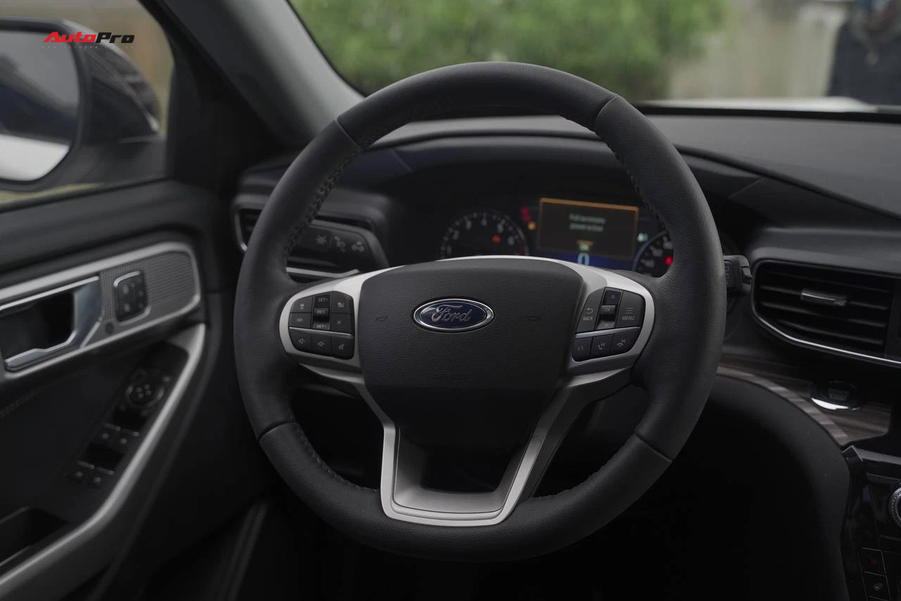 Đắt hơn 140 triệu đồng, mua Volkswagen Teramont bản giới hạn hay Ford Explorer nhiều trang bị an toàn- Ảnh 8. Đắt hơn 140 triệu đồng, mua Volkswagen Teramont bản giới hạn hay Ford Explorer nhiều trang bị an toàn- Ảnh 8.