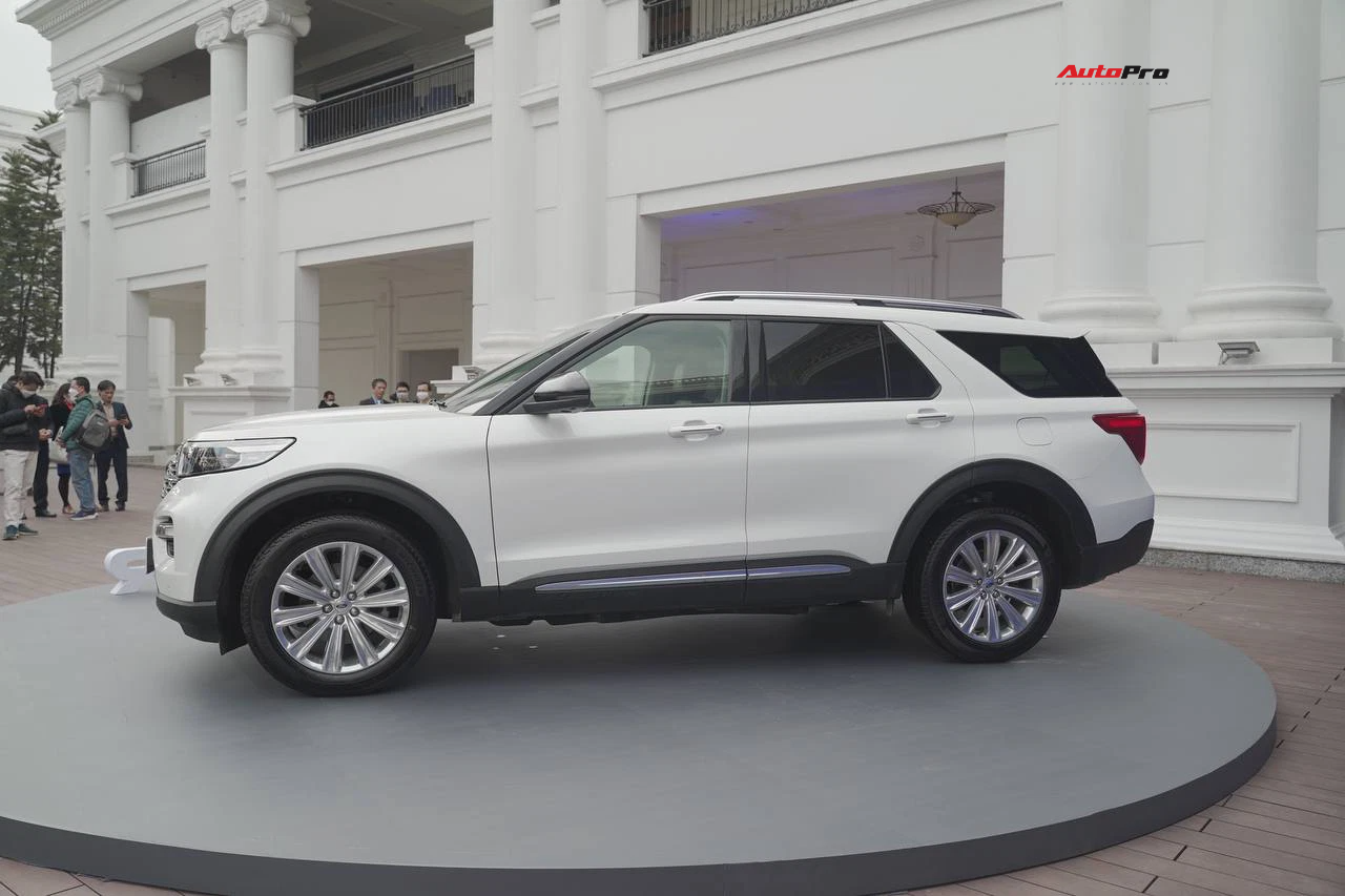 Đắt hơn 140 triệu đồng, mua Volkswagen Teramont bản giới hạn hay Ford Explorer nhiều trang bị an toàn- Ảnh 4. Đắt hơn 140 triệu đồng, mua Volkswagen Teramont bản giới hạn hay Ford Explorer nhiều trang bị an toàn- Ảnh 4.