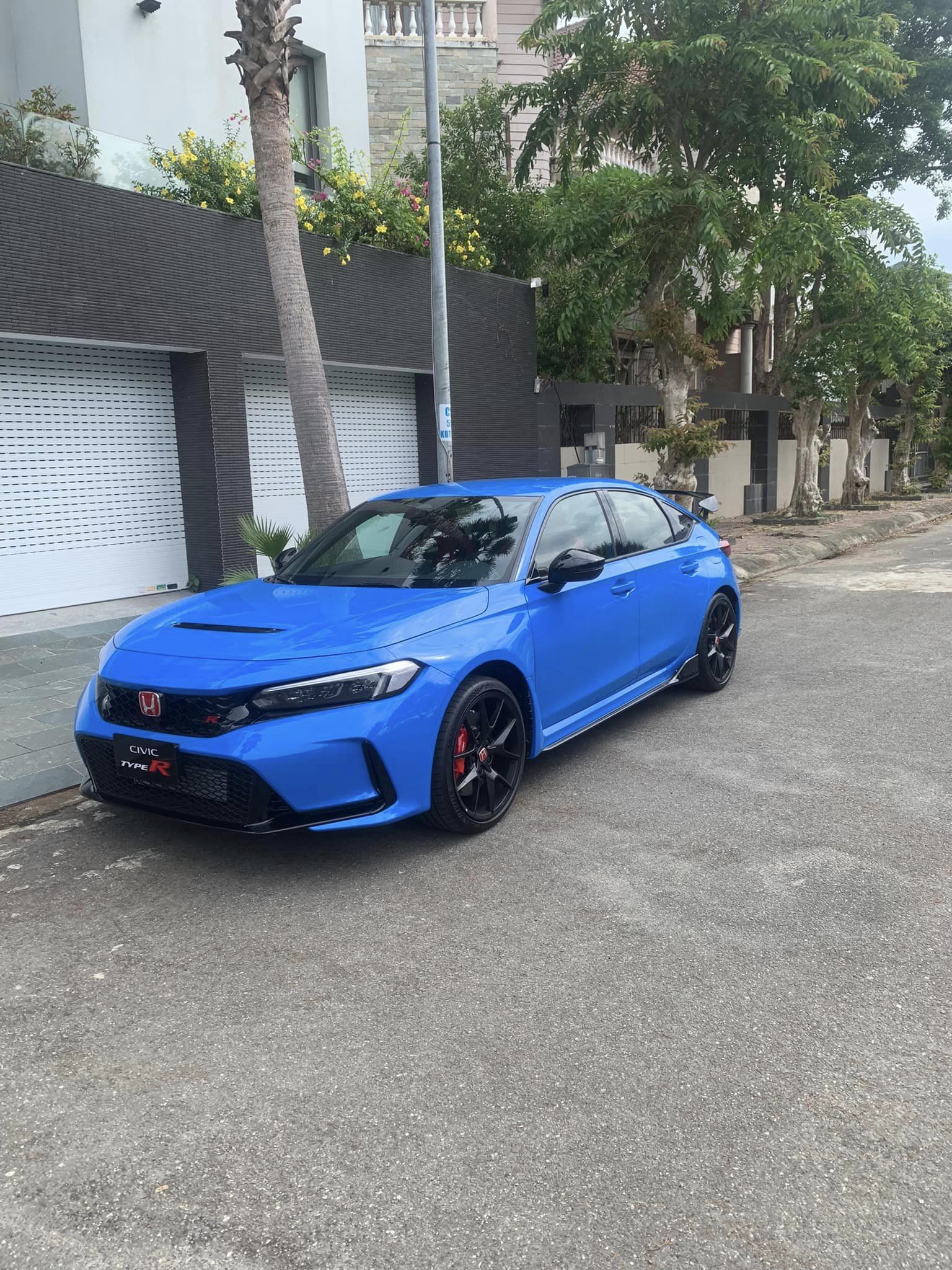 Lấy chiếc Honda Civic Type R này, bạn sẽ tiết kiệm 400 triệu so với mua ‘đập hộp’, người bán khẳng định xe mới lăn bánh 900km- Ảnh 2. Lấy chiếc Honda Civic Type R này, bạn sẽ tiết kiệm 400 triệu so với mua ‘đập hộp’, người bán khẳng định xe mới lăn bánh 900km- Ảnh 2.