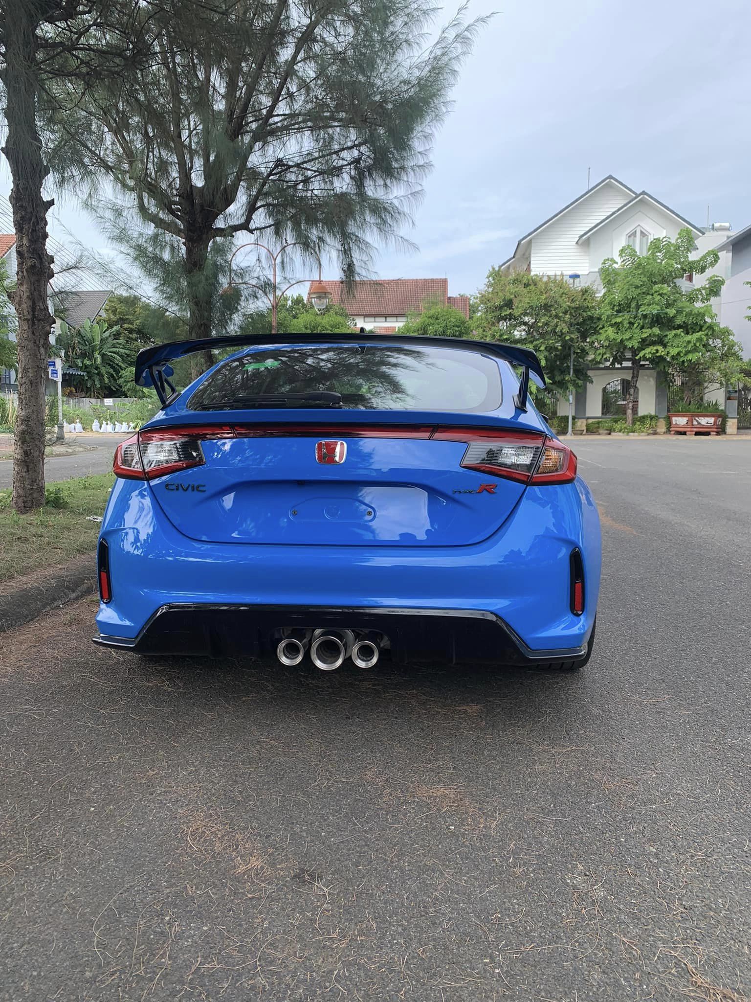 Lấy chiếc Honda Civic Type R này, bạn sẽ tiết kiệm 400 triệu so với mua ‘đập hộp’, người bán khẳng định xe mới lăn bánh 900km- Ảnh 3. Lấy chiếc Honda Civic Type R này, bạn sẽ tiết kiệm 400 triệu so với mua ‘đập hộp’, người bán khẳng định xe mới lăn bánh 900km- Ảnh 3.