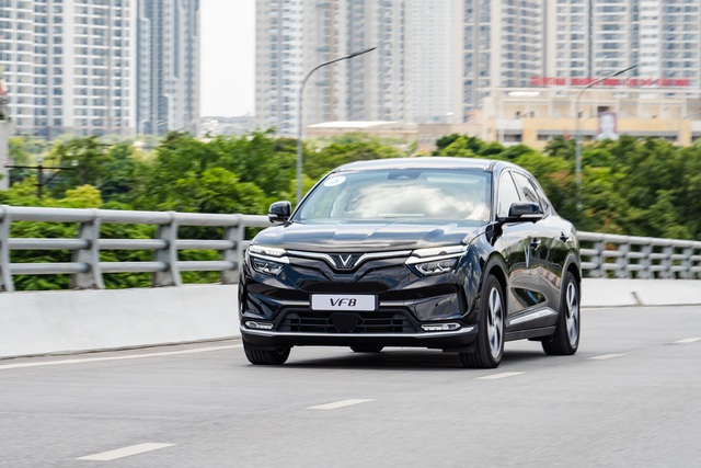 Người phụ nữ đầu tiên sở hữu VinFast VF 8 tại Texas: 'Muốn chứng minh xe của người Việt làm ra rất tốt' - Ảnh 6. Người phụ nữ đầu tiên sở hữu VinFast VF 8 tại Texas: 'Muốn chứng minh xe của người Việt làm ra rất tốt' - Ảnh 6.